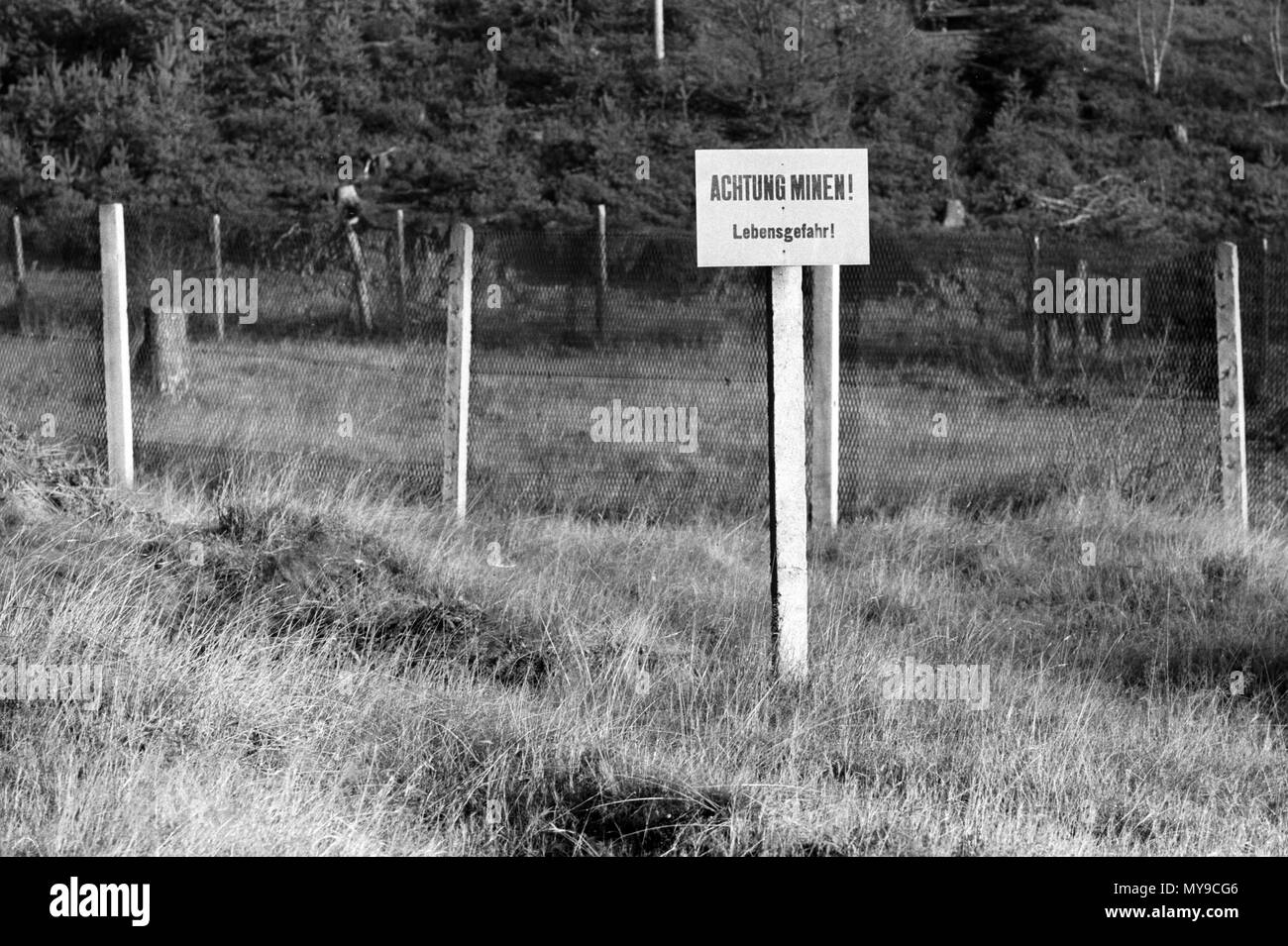 The minefield lies between the wire fences on the inner-German border to  the GDR. On 25 November 1968 a young man bled to death in a minefield  beyond the Bavarian villages of