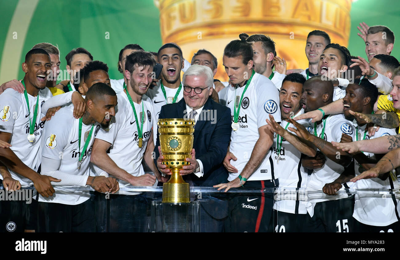 Frank-Walter Steinmeier President Federal Republic of Germany Federal President presenting the cup to Eintracht Frankfurt Stock Photo