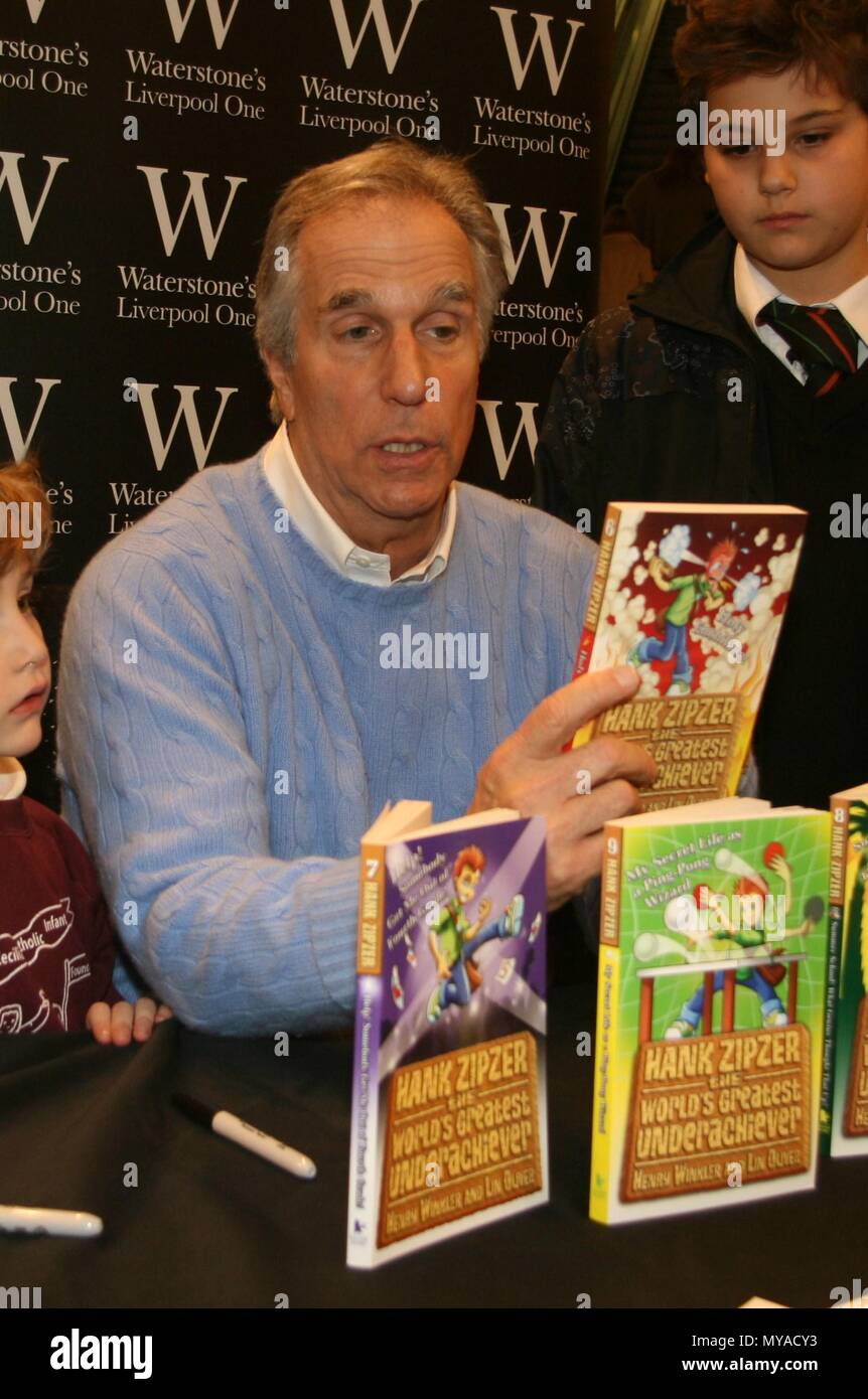 Manchester,uk, Henry Winkler signs copies of his childrens book Hank Zipler credit Ian Fairbrother/Alamy Stock Photos Stock Photo