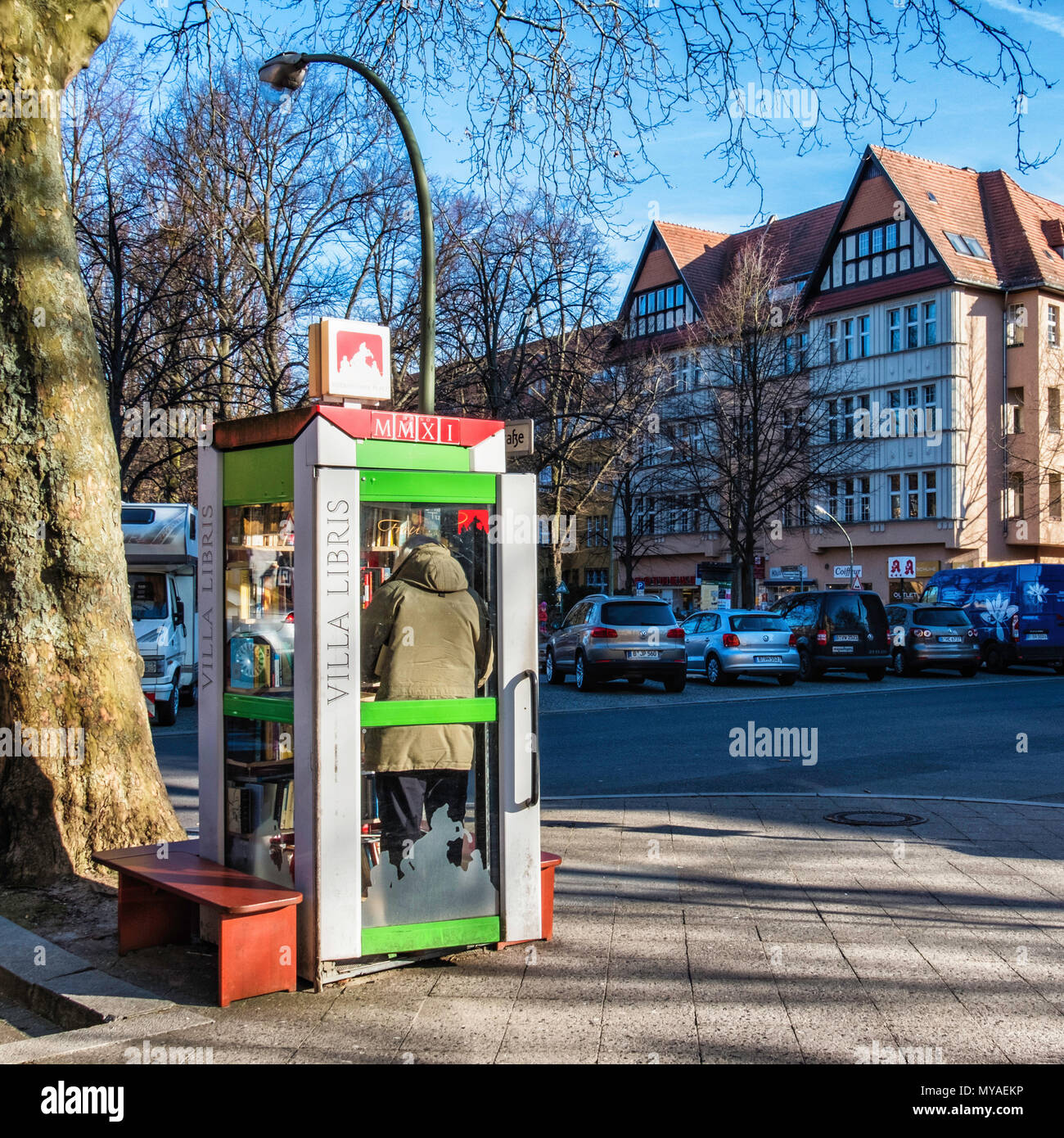 Berlin Rüdesheimer Strasse, BücherboXX 2010 now called Villa Libris.Tiny lending library in a disused and converted telephone booth (type TelH78) Stock Photo