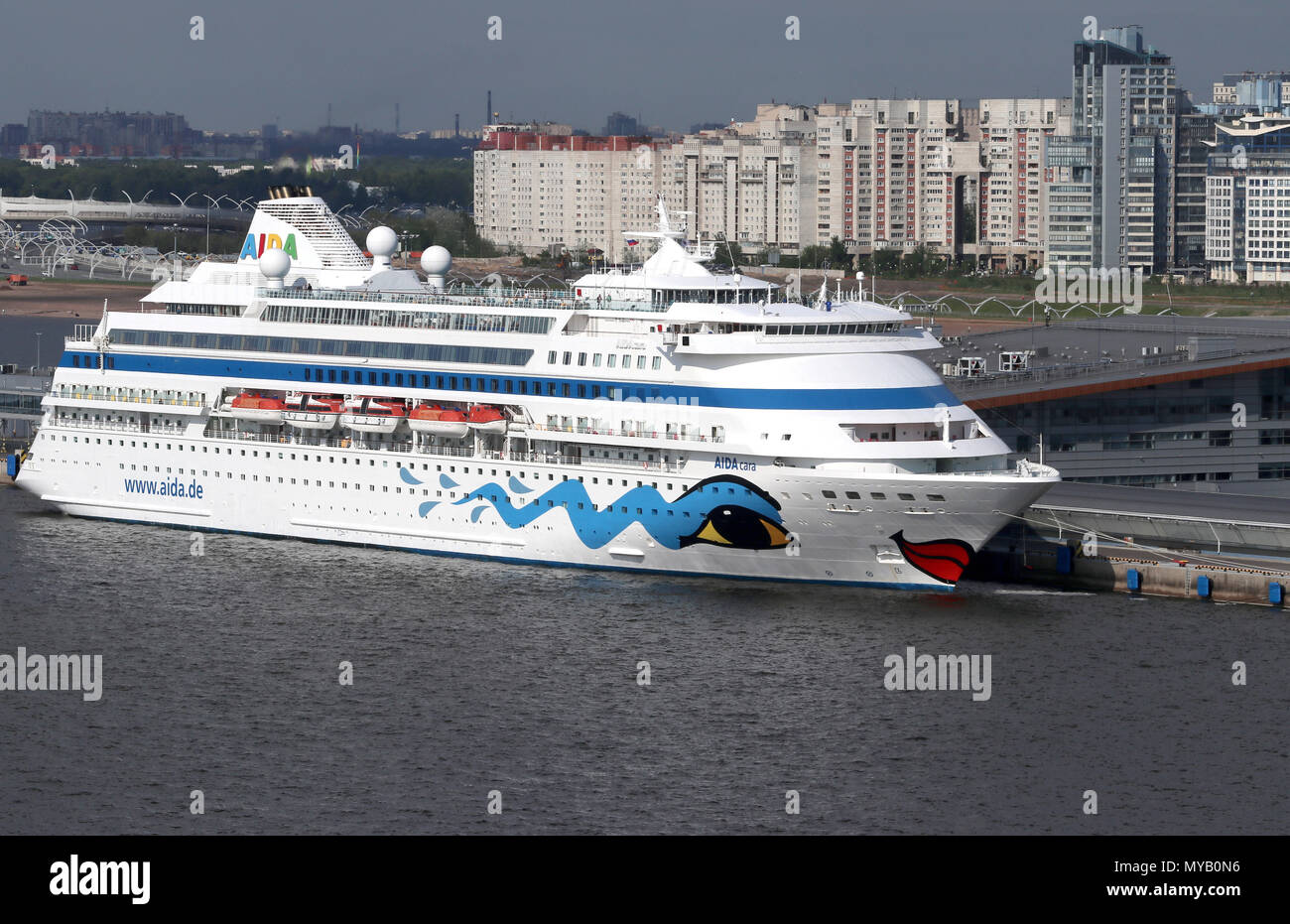 The 'AIDAcara', a cruise ship belonging to cruise company Carnival Corporation & plc. in the harbour in St Petersburg (Russia). Taken 10.06.2017. AIDAcara is the oldest and smallest of the AIDA ships. In the background are modern buildings. Photo: Peter Zimmermann/dpa-Zentralbild/ZB | usage worldwide Stock Photo