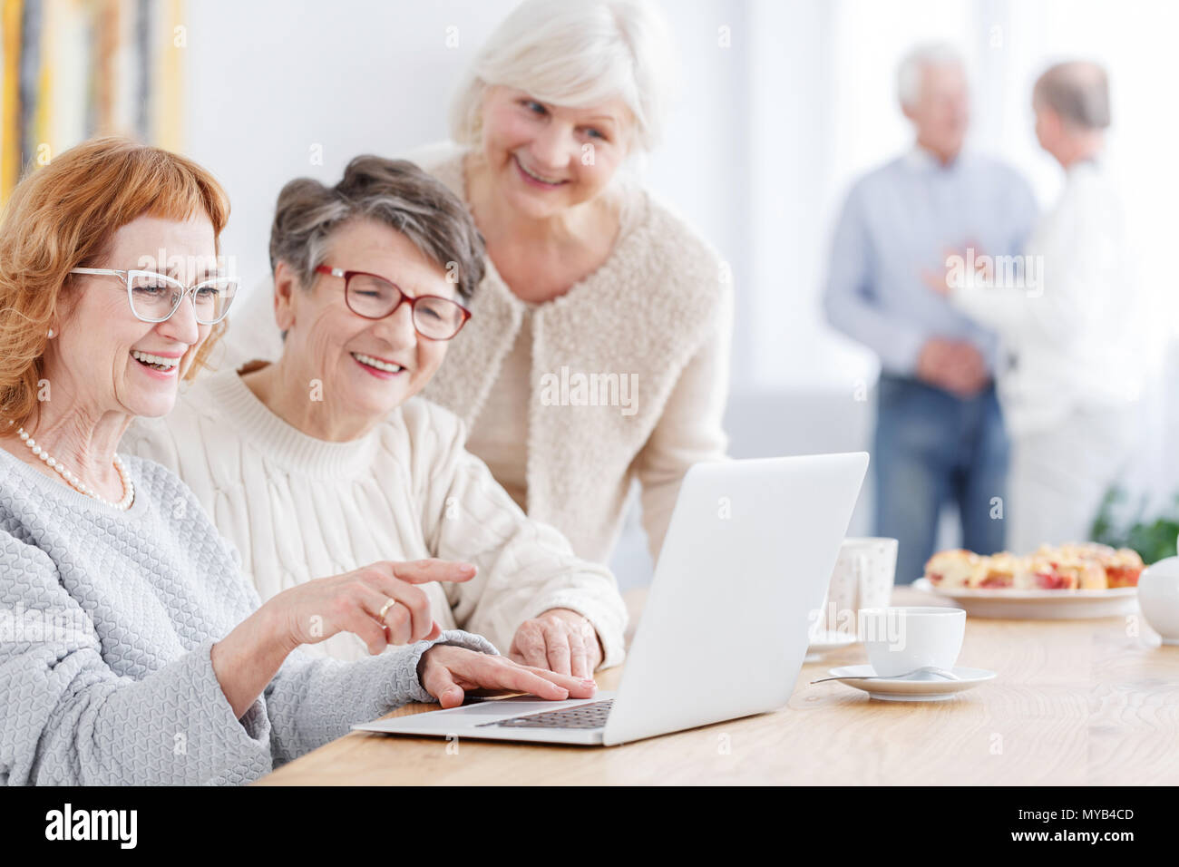 Group older women seniors hi-res stock photography and images - Alamy