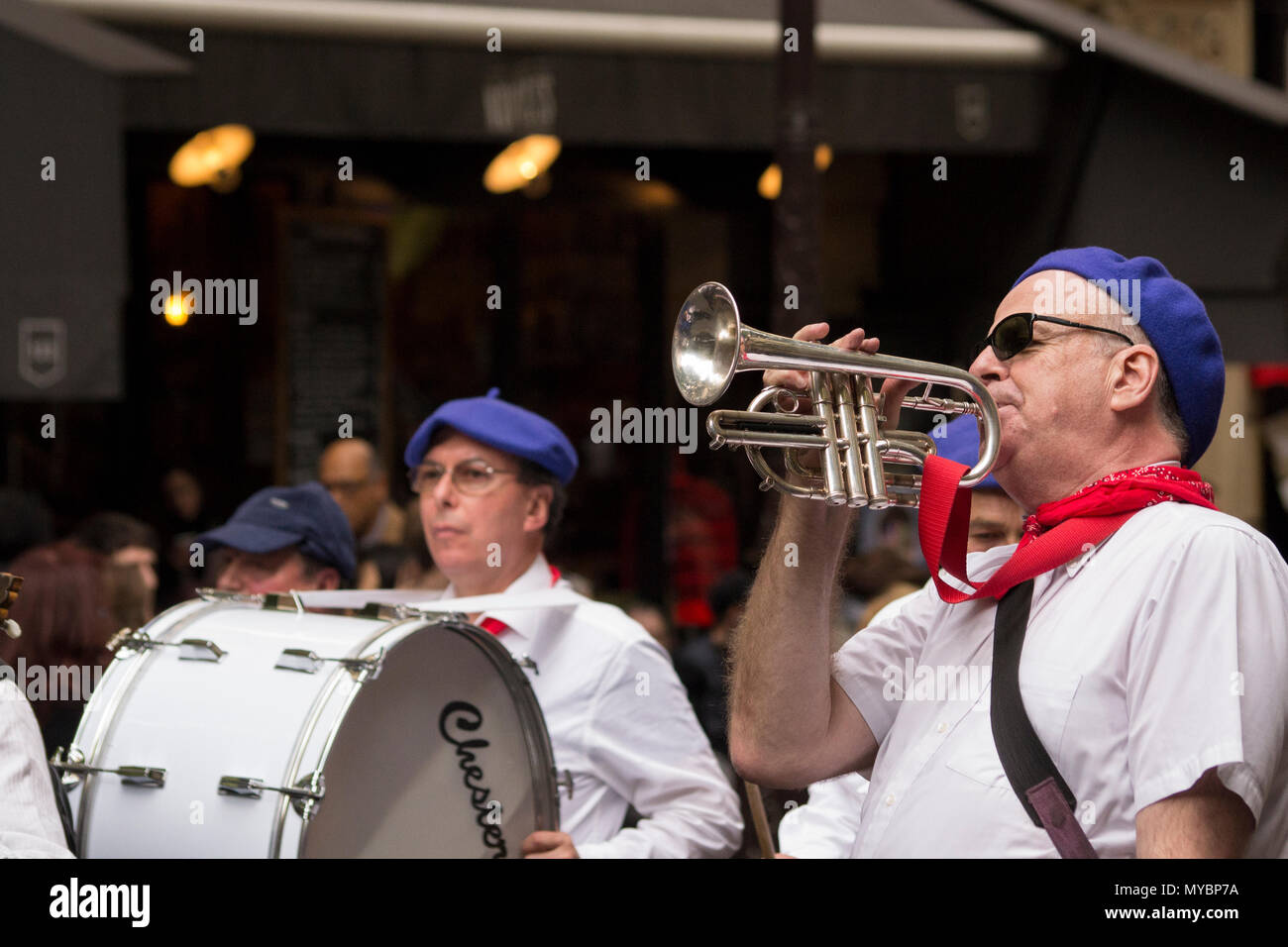 Fête des vendanges de montmartres hi-res stock photography and images ...