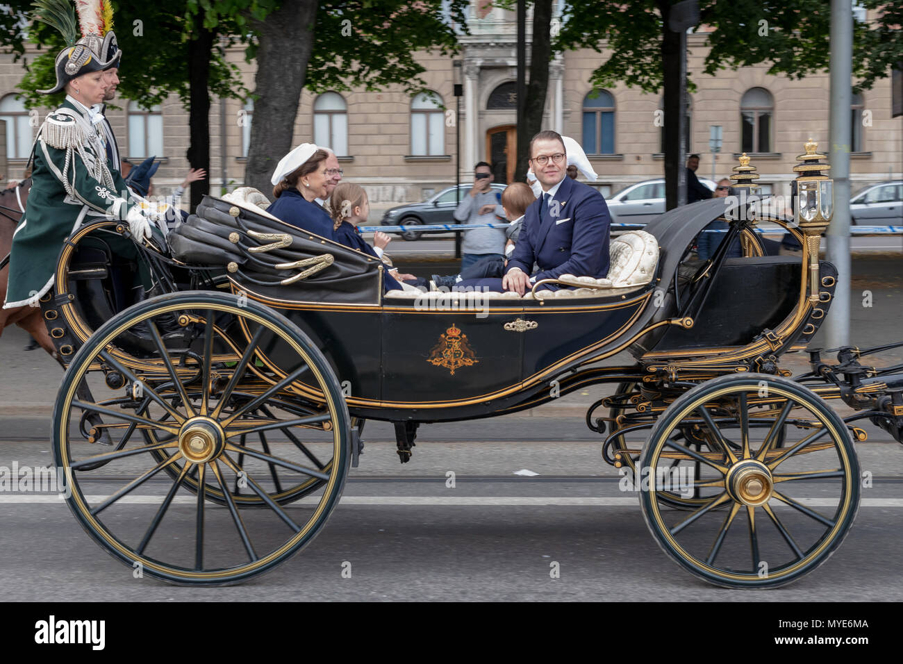 Stockholm, Sweden. 6th June, 2018. Royal cortege with the all the adult members of the royal family and some of their children at the swedish national day. Strandvagen Credit: Stefan Holm/Alamy Live News Stock Photo