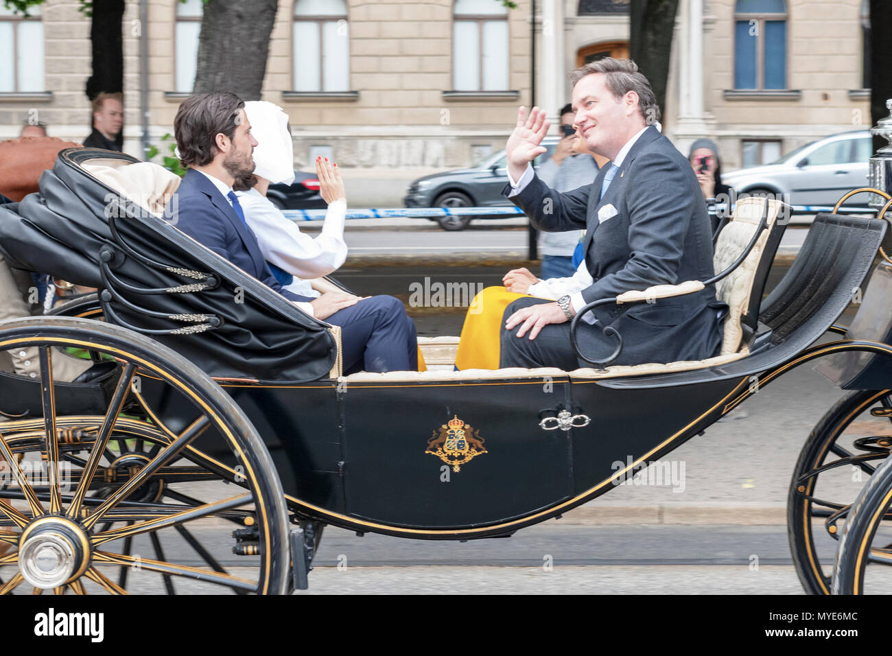 Stockholm, Sweden. 6th June, 2018. Royal cortege with the all the adult members of the royal family and some of their children at the swedish national day. Strandvagen Credit: Stefan Holm/Alamy Live News Stock Photo