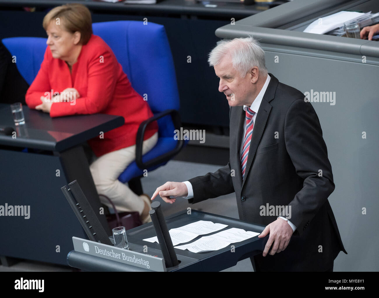 Berlin, Germany. 7th June, 2018. Horst Seehofer of the Christian Social Union (CSU), federal interior minister speaks during a plenary meeting of the German parliament at the Reichstag building. Main themes of the 36th session of the 19th legislature period include new refugee family reunion laws, foreign deployments of the German army, rising rent prices in Germany as well as a committee of inquiry requested by the Free Democratic Party concerning the Federal Office for Migration and Refugees (BAMF) affair. Credit: dpa picture alliance/Alamy Live News Stock Photo