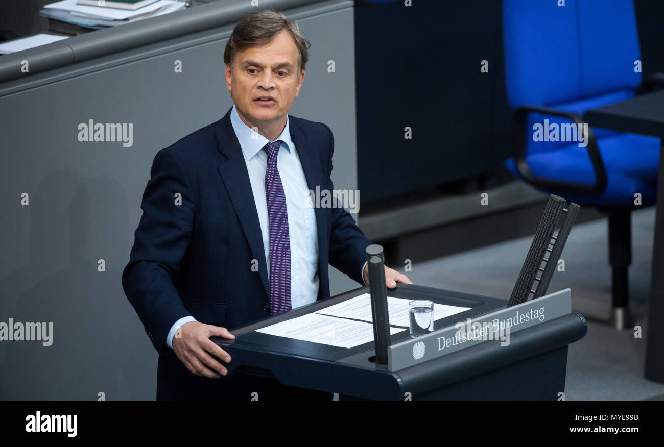 Berlin, Germany. 7th June, 2018. Bernd Baumann (Alternative for Germany) speaks during a plenary meeting at the Reichtag Building. Main themes of the 36th session of the 19th legislature period include new refugee family reunion laws, foreign deployments of the German army, rising rent prices in Germany as well as a committee of inquiry requested by the Free Democratic Party concerning the Federal Office for Migration and Refugees (BAMF) affair. Photo: Bernd von Jutrczenka/dpa Credit: dpa picture alliance/Alamy Live News Stock Photo