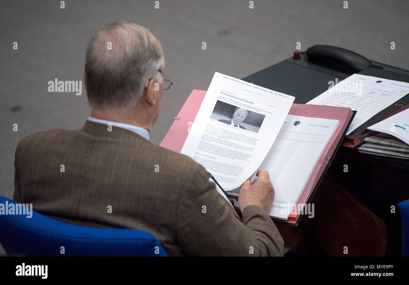 Berlin, Germany. 7th June, 2018. Alexander Gauland, chairman of the parliamentary faction of the Alternative for Germany reads an article concerning talkshows during a plenary meeting of the German parliament at the Reichstag building. Main themes of the 36th session of the 19th legislature period include new refugee family reunion laws, foreign deployments of the German army, rising rent prices in Germany as well as a committee of inquiry requested by the Free Democratic Party concerning the Federal Office for Migration and Refugees (BAMF) affair. Photo: Bernd von Jutrczenka/dpa Credit: dpa p Stock Photo