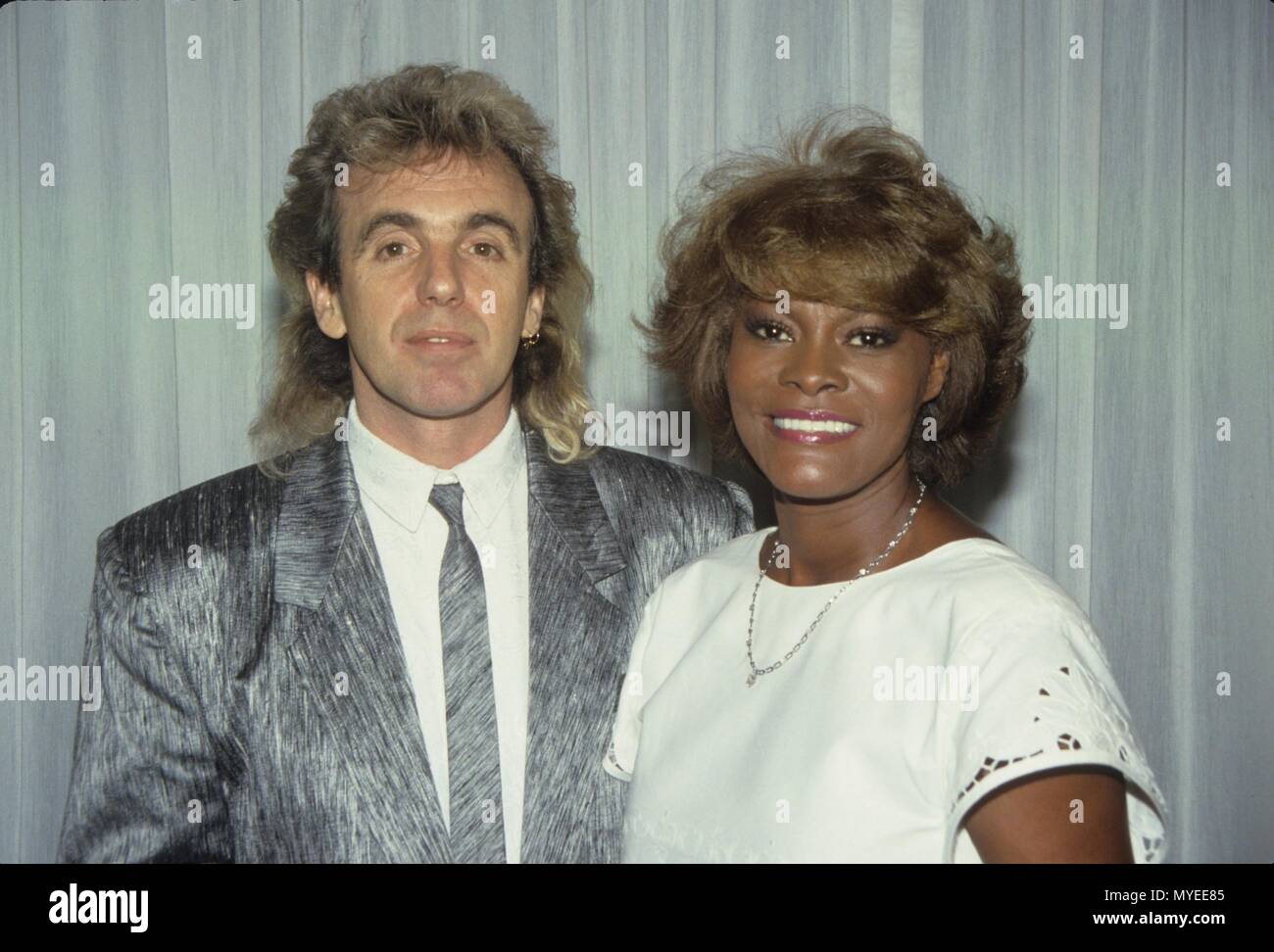PETER STRINGFELLOW with Dianne Warwick 1987.f4155. Credit: Nat Solomon/Globe Photos/ZUMA Wire/Alamy Live News Stock Photo