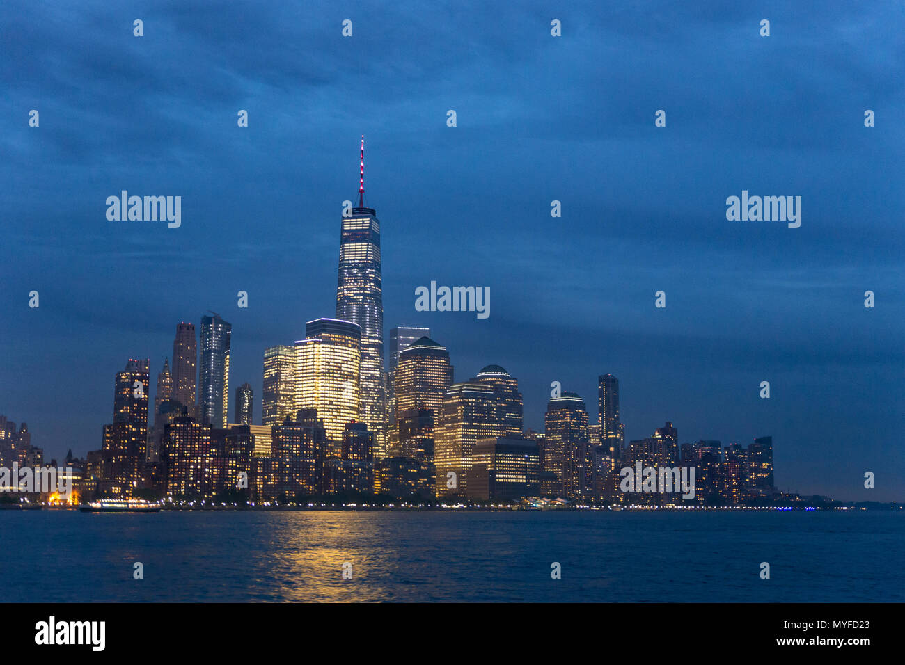Clouds new york skyline hi-res stock photography and images - Alamy