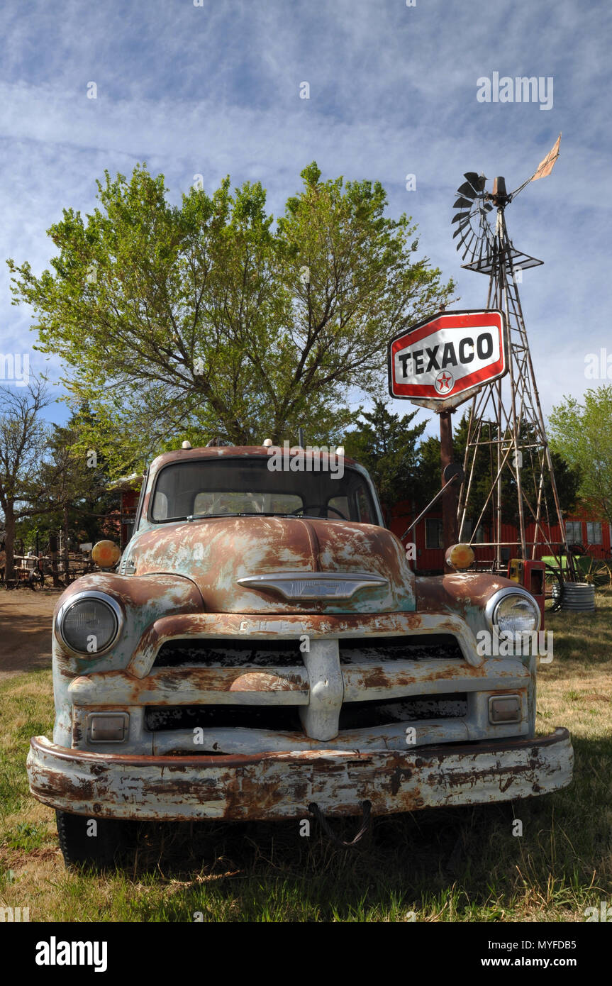 An old Chevrolet tow truck, Texaco sign and windmill on display at the Tucumcari Trading Post, an antique store on Route 66 in Tucumcari, New Mexico. Stock Photo