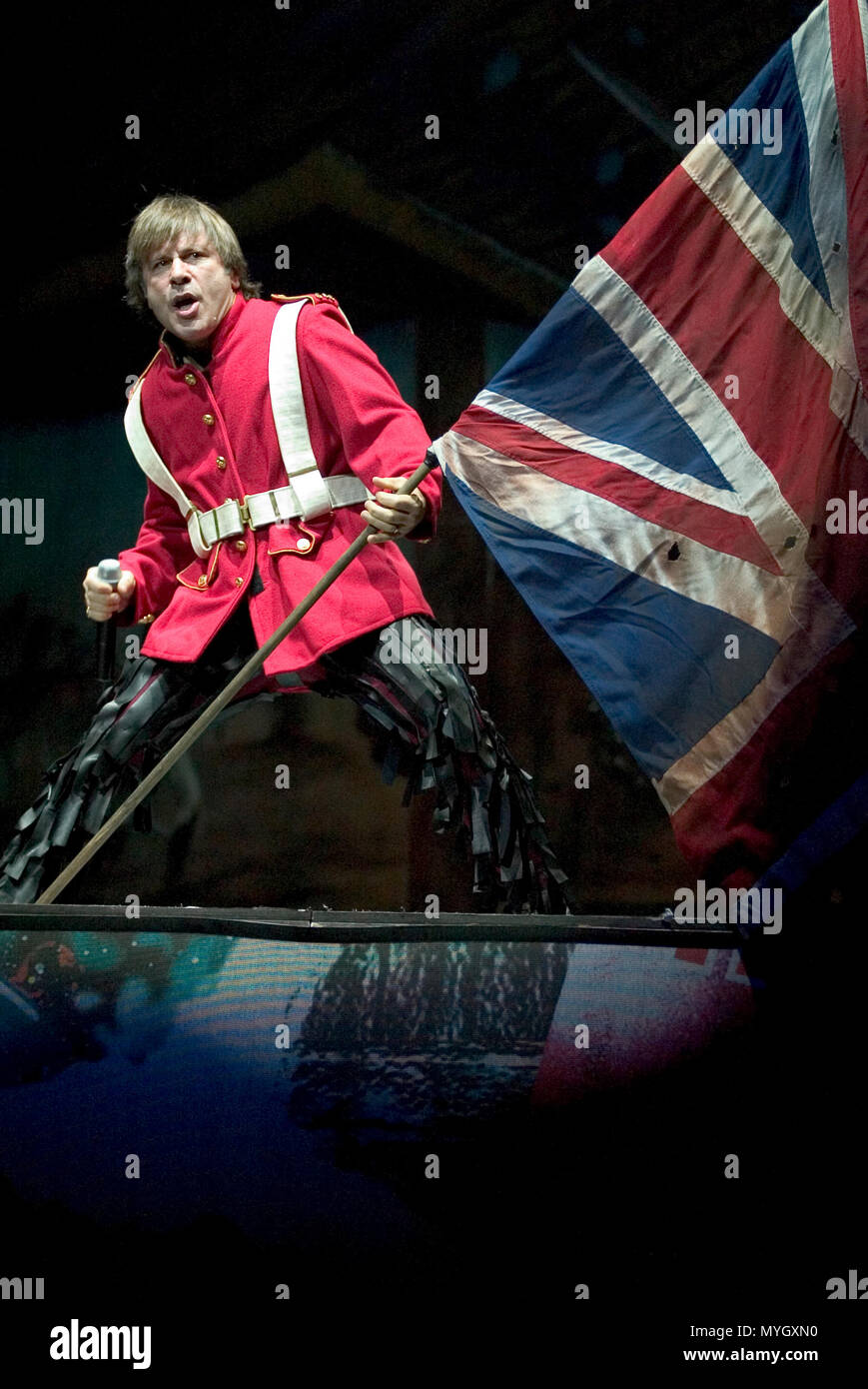 Throwing an egg hires stock photography and images Alamy