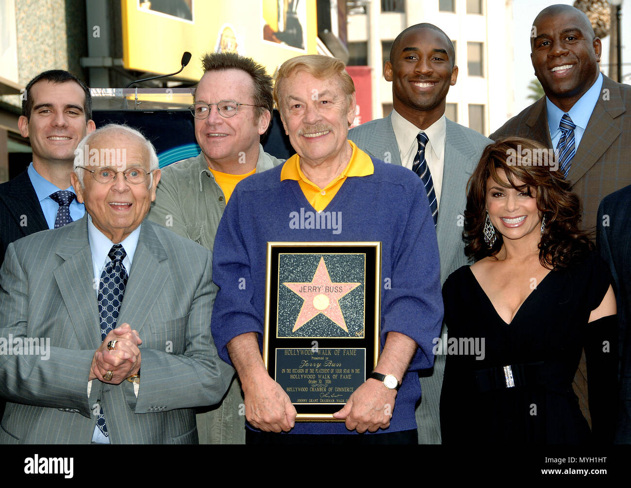 Jerry Buzz ( owner of the LA Laker ) received a star on the Hollywood walk of Fame in Los Angeles.  Jerry Buss, with Tom Arnold, Kobe Bryant, Magic Johnson, Paula Abdul and Hollywood mayor Johnny Grant          -            30_BussJerry+star.jpg30_BussJerry+star  Event in Hollywood Life - California, Red Carpet Event, USA, Film Industry, Celebrities, Photography, Bestof, Arts Culture and Entertainment, Topix Celebrities fashion, Best of, Hollywood Life, Event in Hollywood Life - California, movie celebrities, TV celebrities, Music celebrities, Topix, Bestof, Arts Culture and Entertainment, Pho Stock Photo