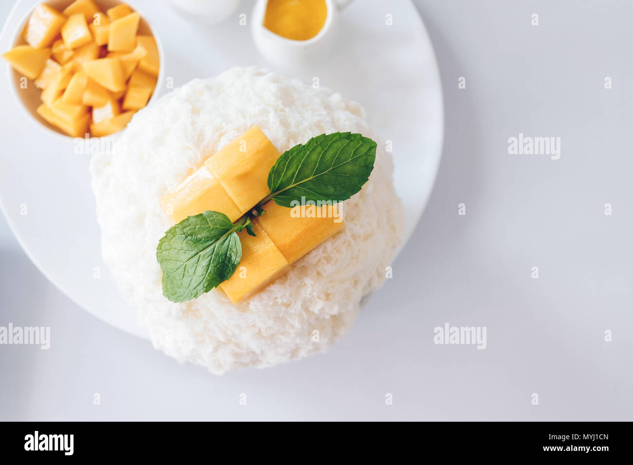 Bingsu mango (Korean Desserts) Shaved ice desserts with mango on top
