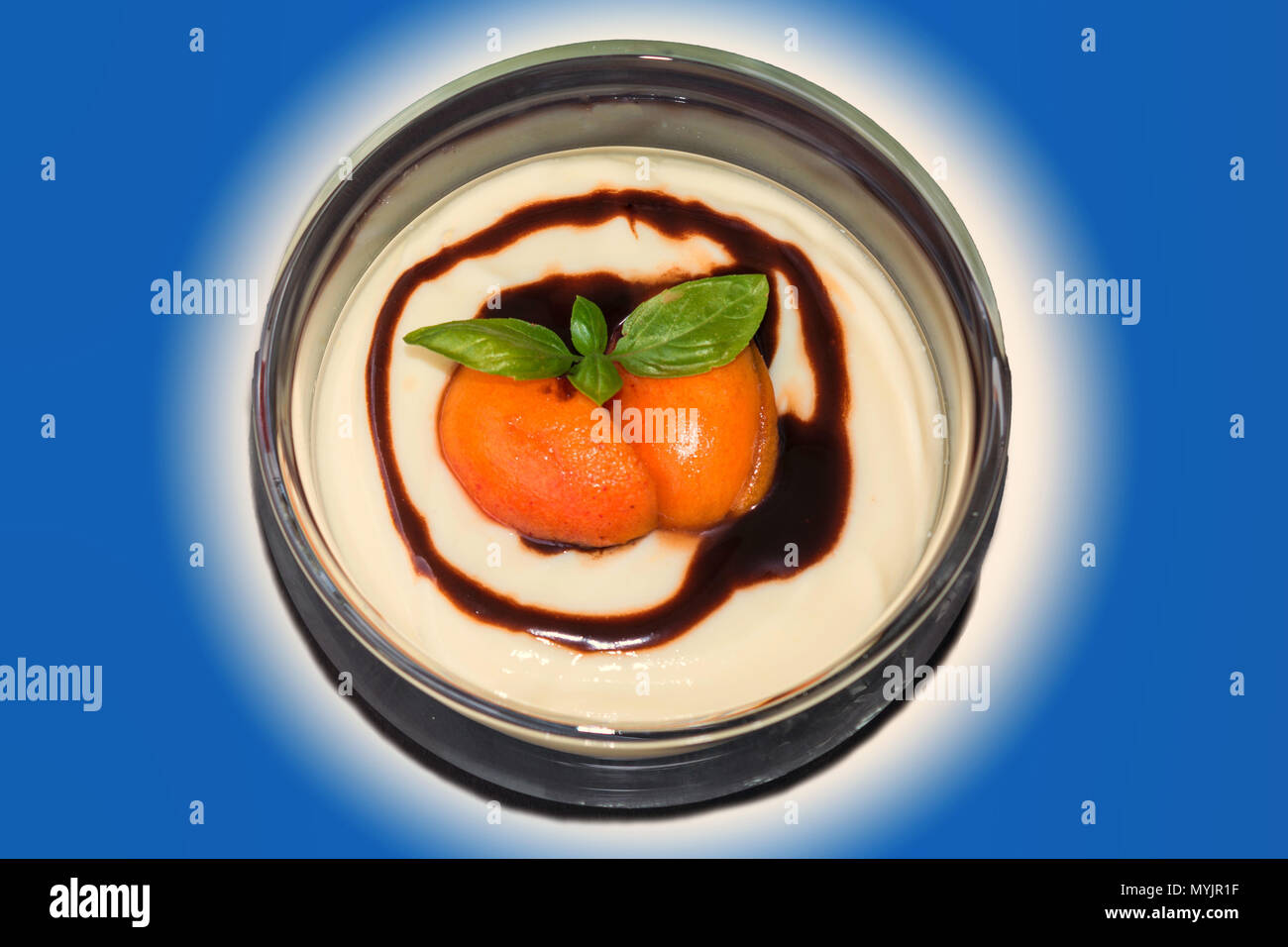 Joghurt sahne kuchen hi-res stock photography and images - Alamy