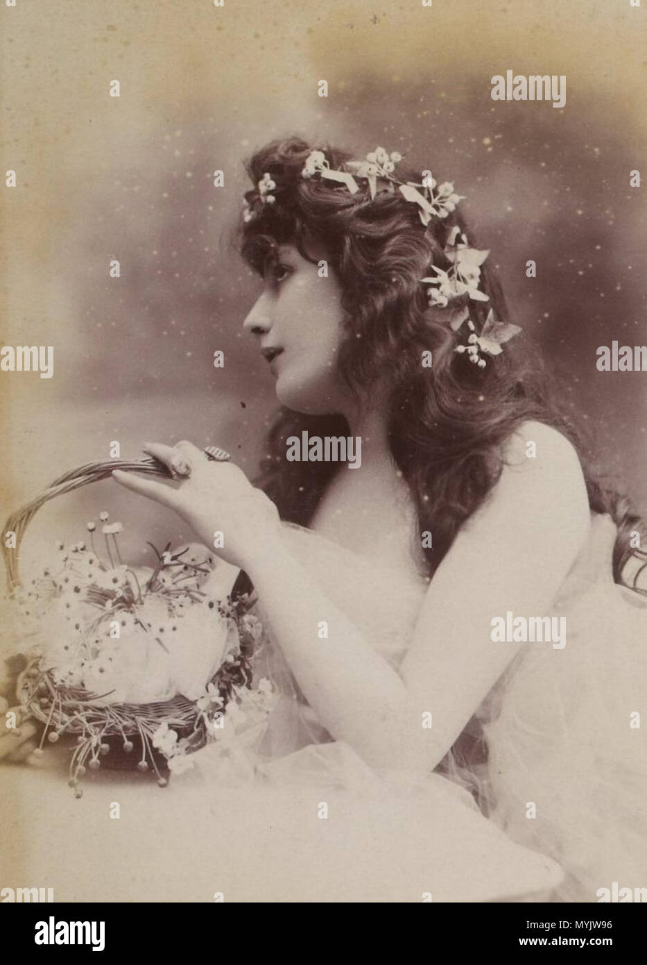1900 woman studio portrait hat hi-res stock photography and images - Alamy
