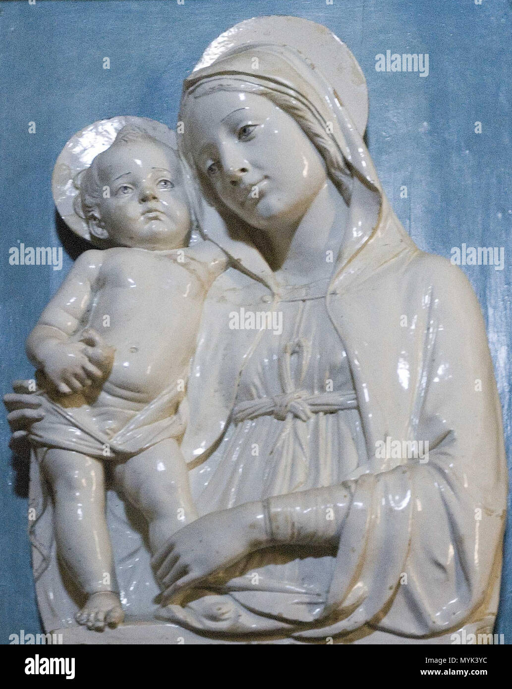 Italiano: Madonna con Bambino, Andrea della Robbia, pieve di Santa Maria  Assunta , Stia . XV century artist 337 Madonna con bambino - a.della robbia  stia Stock Photo - Alamy