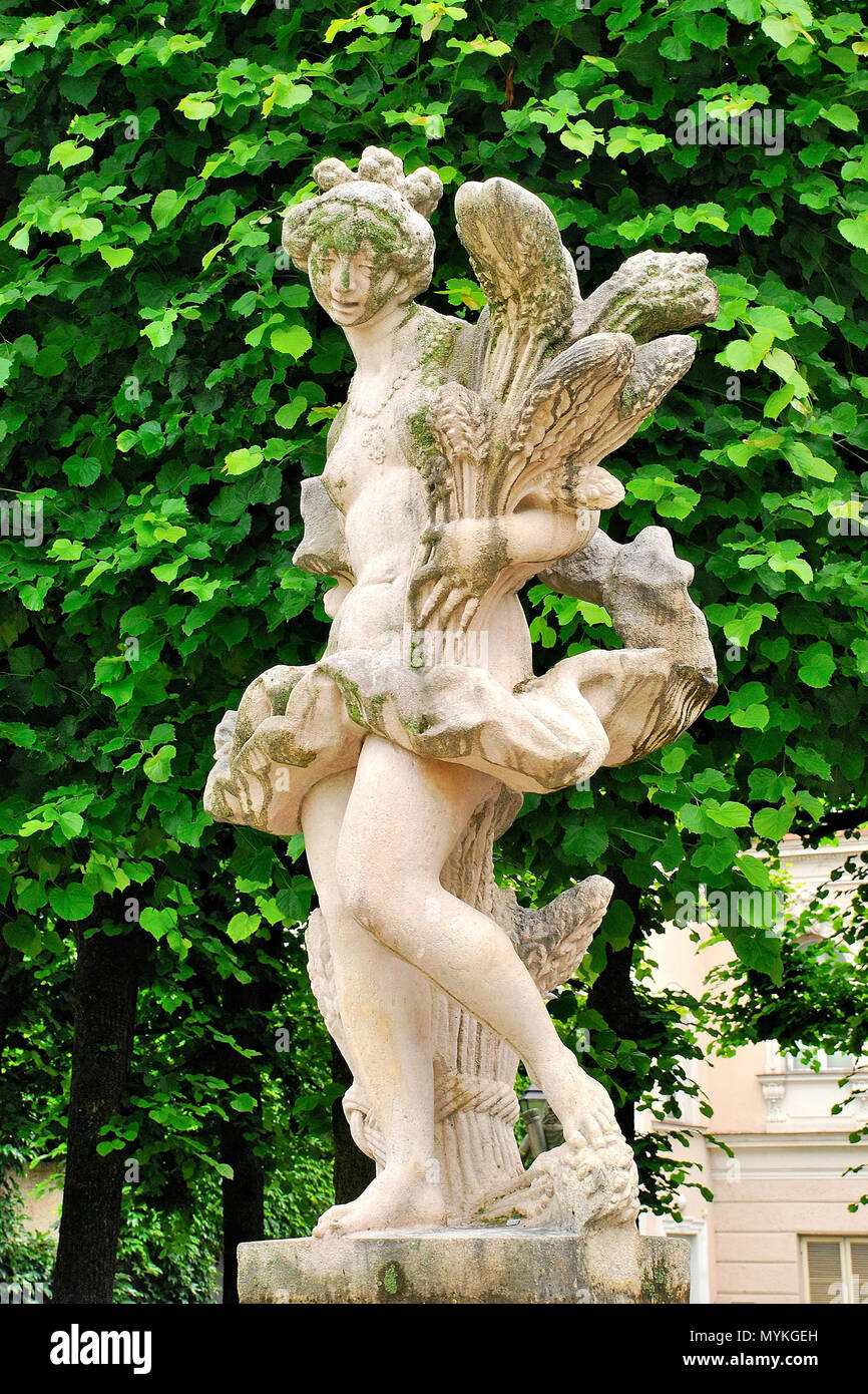 Statues architecture hires stock photography and images Alamy