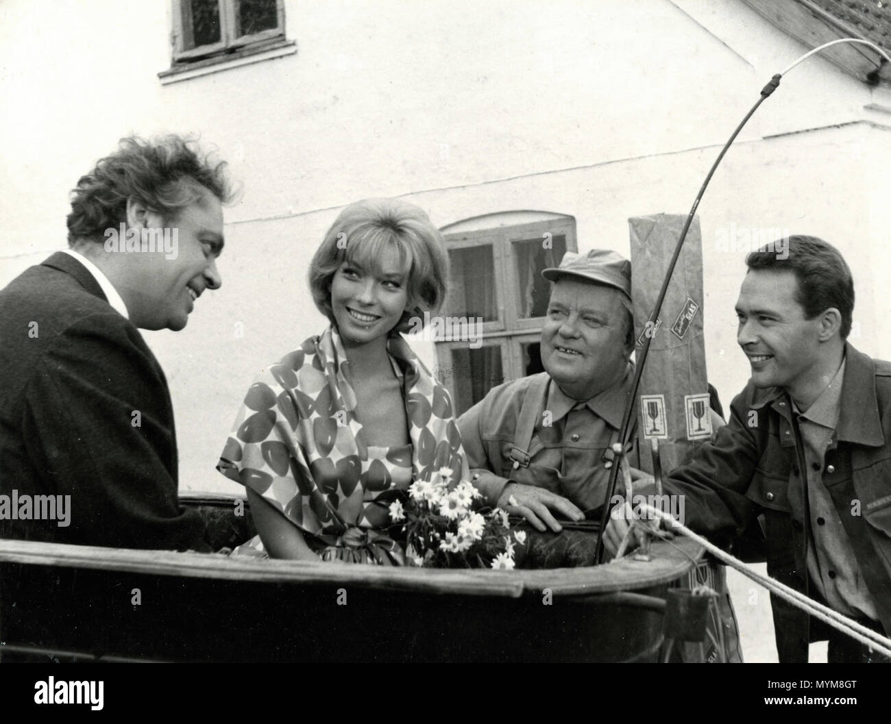 Danish actors Hanne Borchsenius, Dirch Passer, and Karl Stegger in the movie Støv for alle pengene, Danmark 1963 Stock Photo