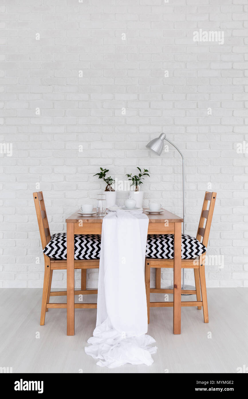 Minimalist dining hi-res stock photography and images - Alamy