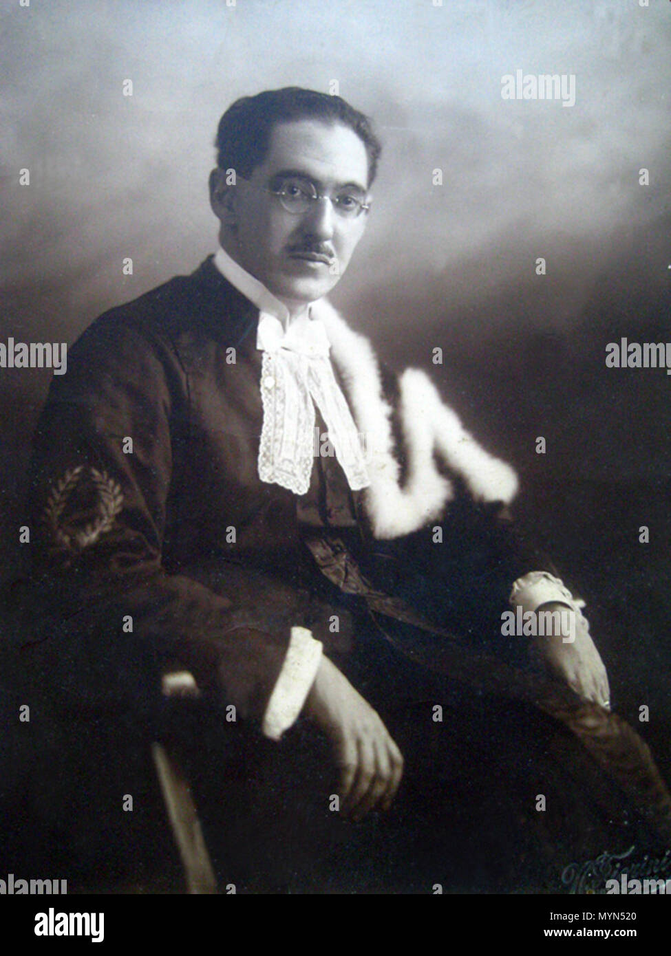 . Português: Oscar Freire de Carvalho (Salvador, 3 de outubro de 1882 — São Paulo, 11 de janeiro de 1923) foi um médico brasileiro. circa 1910. Unknown 400 Oscar Freire 001 Stock Photo