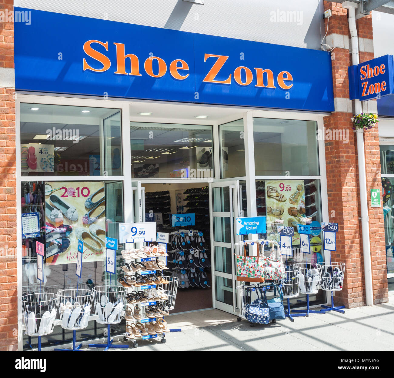 Shoe zone store hi-res stock photography and images - Alamy