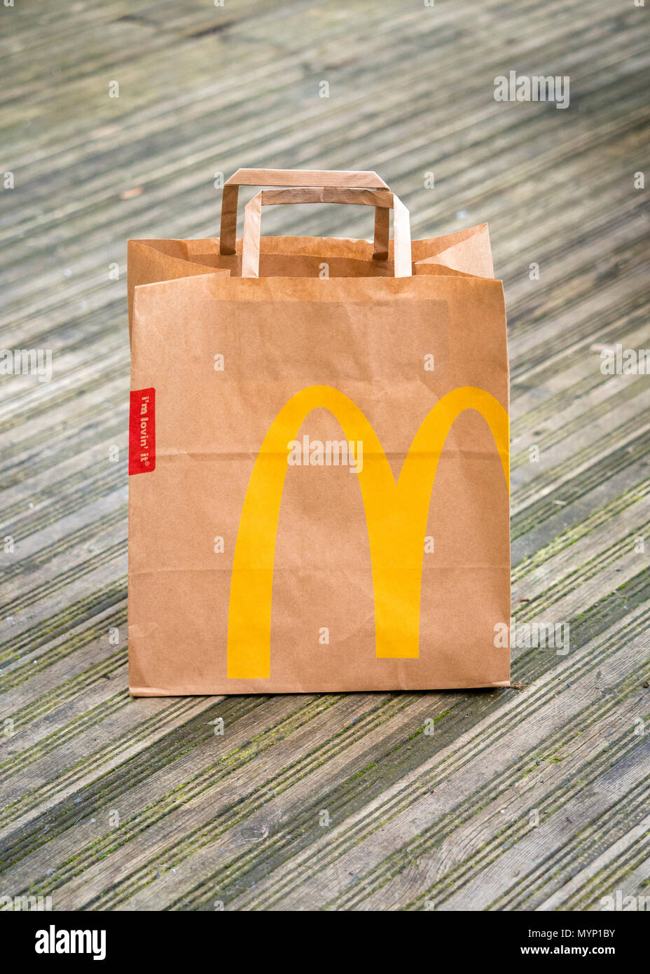 Download Paper Bag High Resolution Stock Photography And Images Alamy Yellowimages Mockups