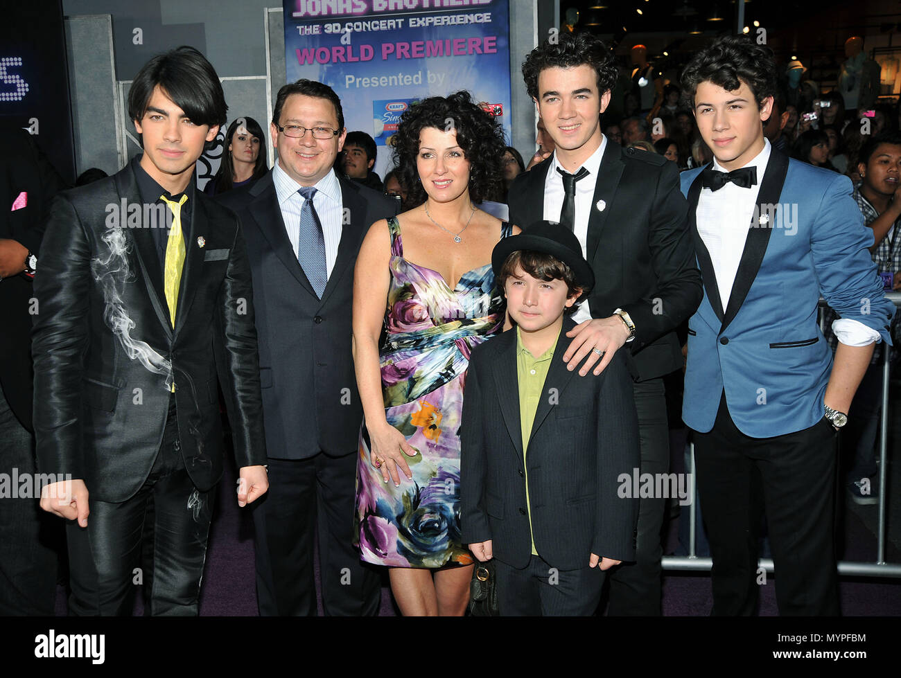 Joe Paul Denise Frankie Kevin Nick Jonas Jonas Brothers The 3D