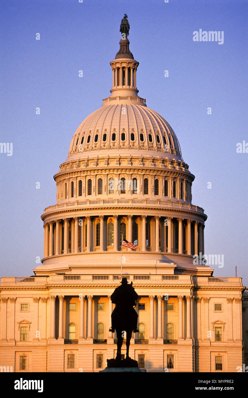 1992 HISTORICAL DOME UNITED STATES CAPITOL BUILDING ULYSSES GRANT STATUE WASHINGTON DC USA Stock Photo