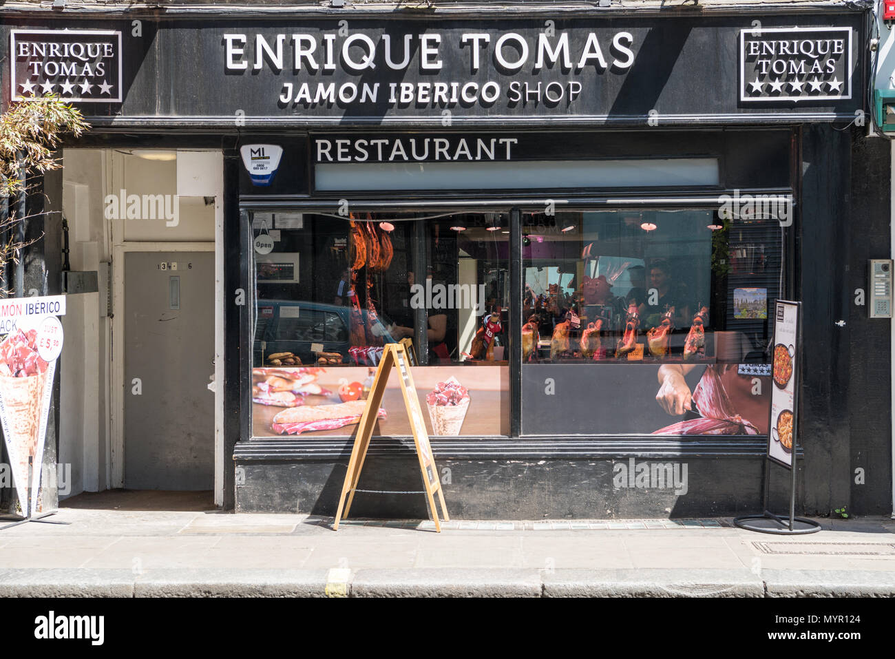 Enrique Tomás specialist Iberico Jamon ham shop and restaurant in Wardour Street, Soho, London, England, UK. Stock Photo