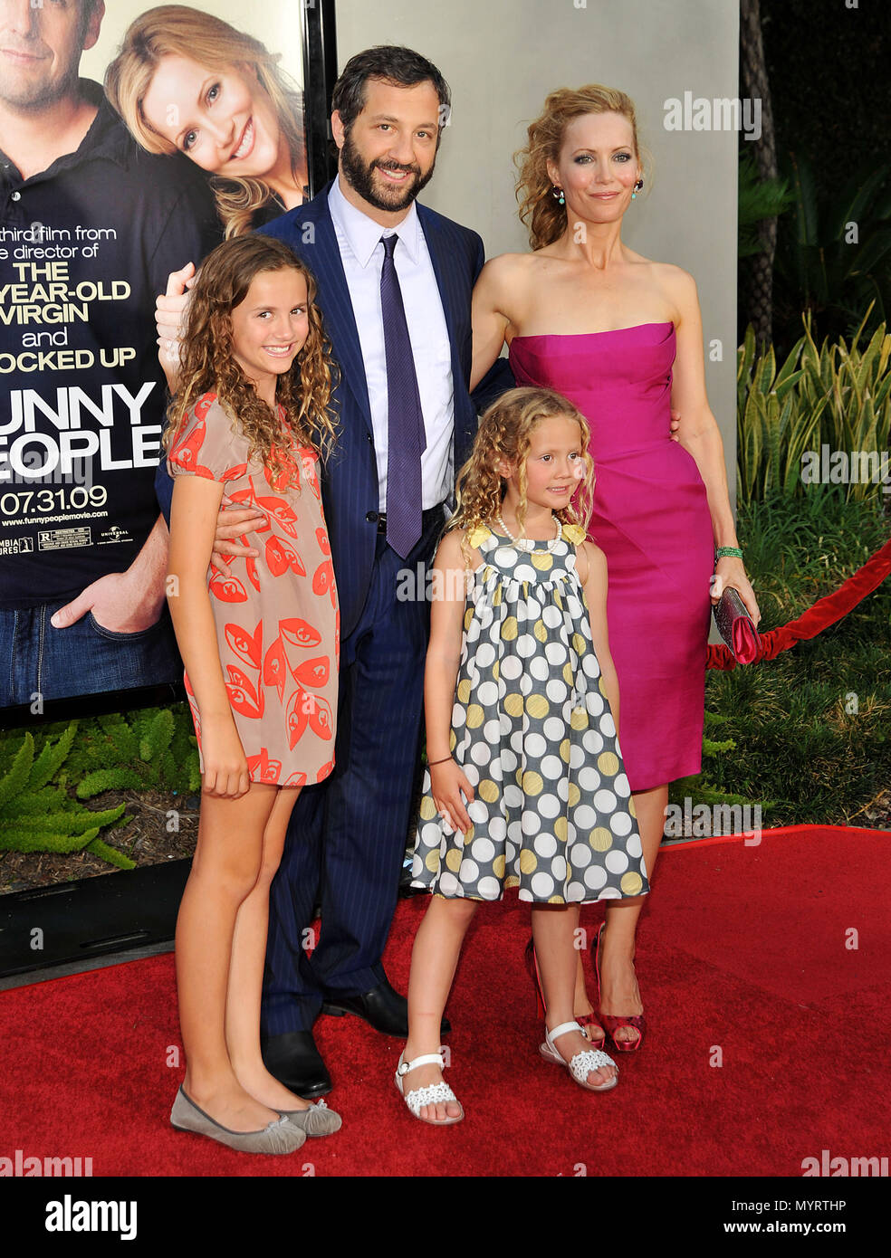 Maude And Iris Apatow Join Their Mom Leslie Mann For The Louis