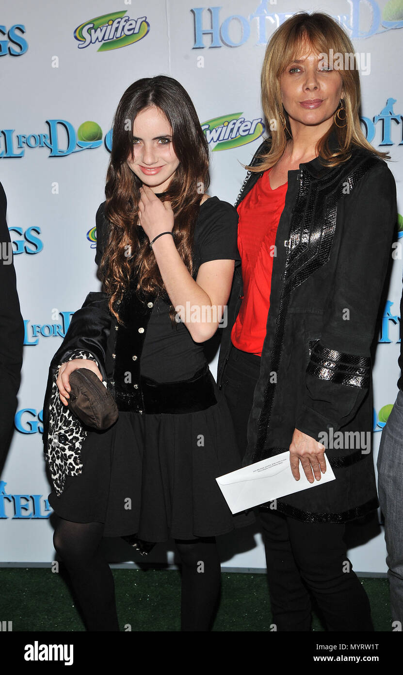Rosanna Arquette With Daughter Zoe Hotel For Dogs Premiere At The Grove Theatre In Los Angeles Arquetterosanna Zoe Daughter 41 Event In Hollywood Life California Red Carpet Event Usa Film Industry