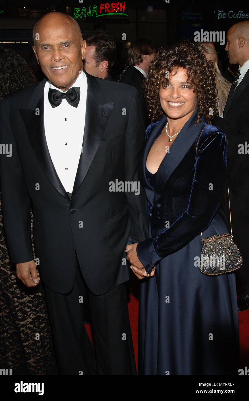 Harry Belafonte and daughter Shari arriving at the BOBBY  Premiere at the Chinese  Theatre in Los Angeles.  3/4 smile eye contactBelafonteHarry Shari 055  Event in Hollywood Life - California, Red Carpet Event, USA, Film Industry, Celebrities, Photography, Bestof, Arts Culture and Entertainment, Celebrities fashion, Best of, Hollywood Life, Event in Hollywood Life - California, Red Carpet and backstage, Music celebrities, Topix, Couple, family ( husband and wife ) and kids- Children, brothers and sisters inquiry tsuni@Gamma-USA.com, Credit Tsuni / USA, 2006 to 2009 Stock Photo