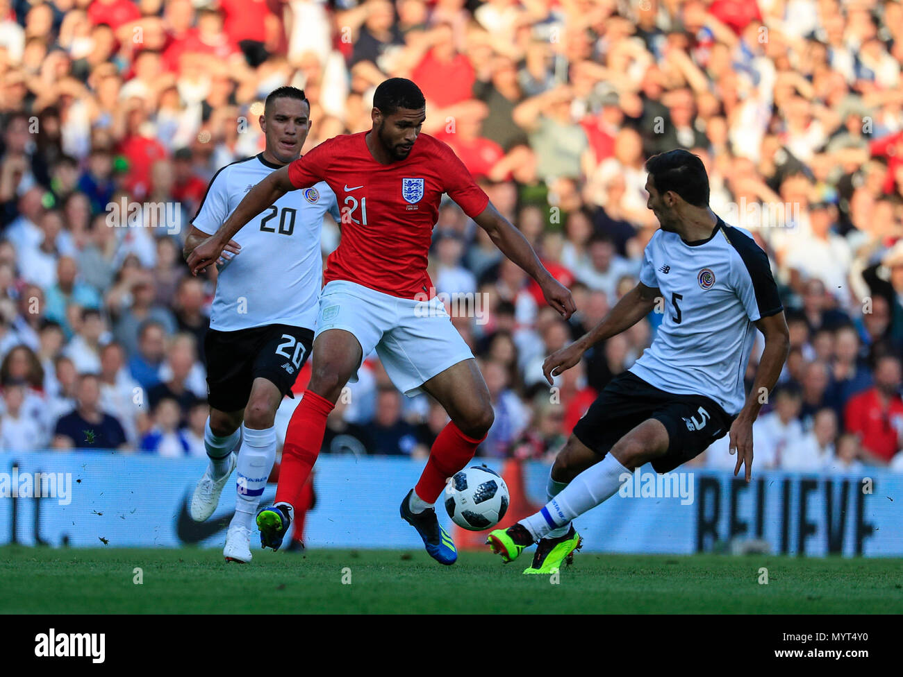 Elland Road, Leeds, UK. 7th June, 2018. International football friendly, England versus Costa Rica; Ruben Loftus-Cheek of England takes on Celso Borges of Costa Rica Credit: Action Plus Sports/Alamy Live News Stock Photo