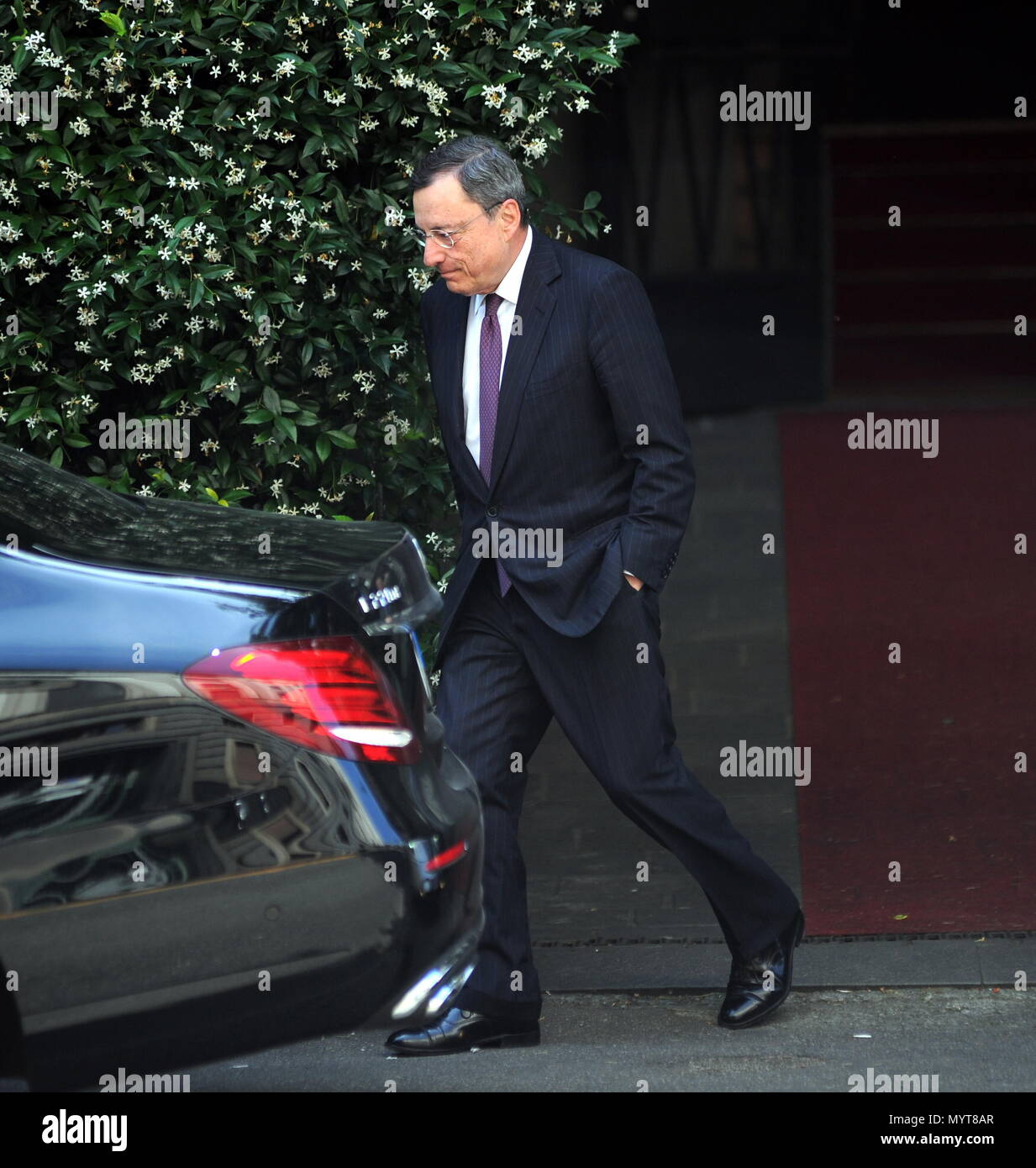 Exclusive Special Fee Milan Mario Draghi Leaves The Baretto Restaurant The President Of The European Central Bank And Former Governor Of The Bank Of Italy Mario Draghi Surprised At The