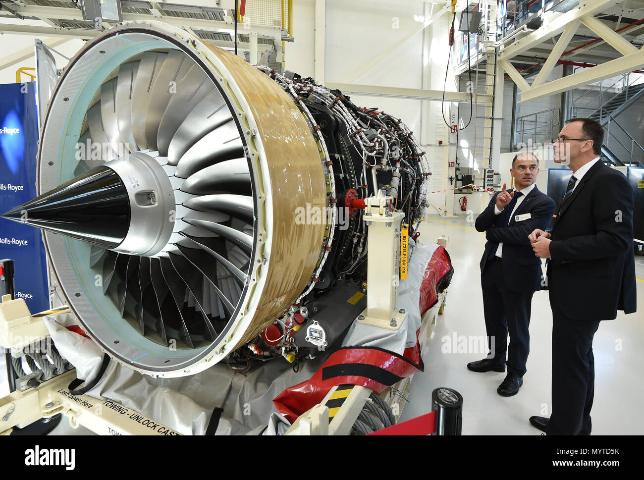 08 June 2018, Germany, Dahlewitz: Alastair McIntosh (R), managing director  for Germany, showing Warren East, CEO of Rolls-Royce, newly developed and  finished business-jet engines Pearl 15 during a ceremony on the 25th