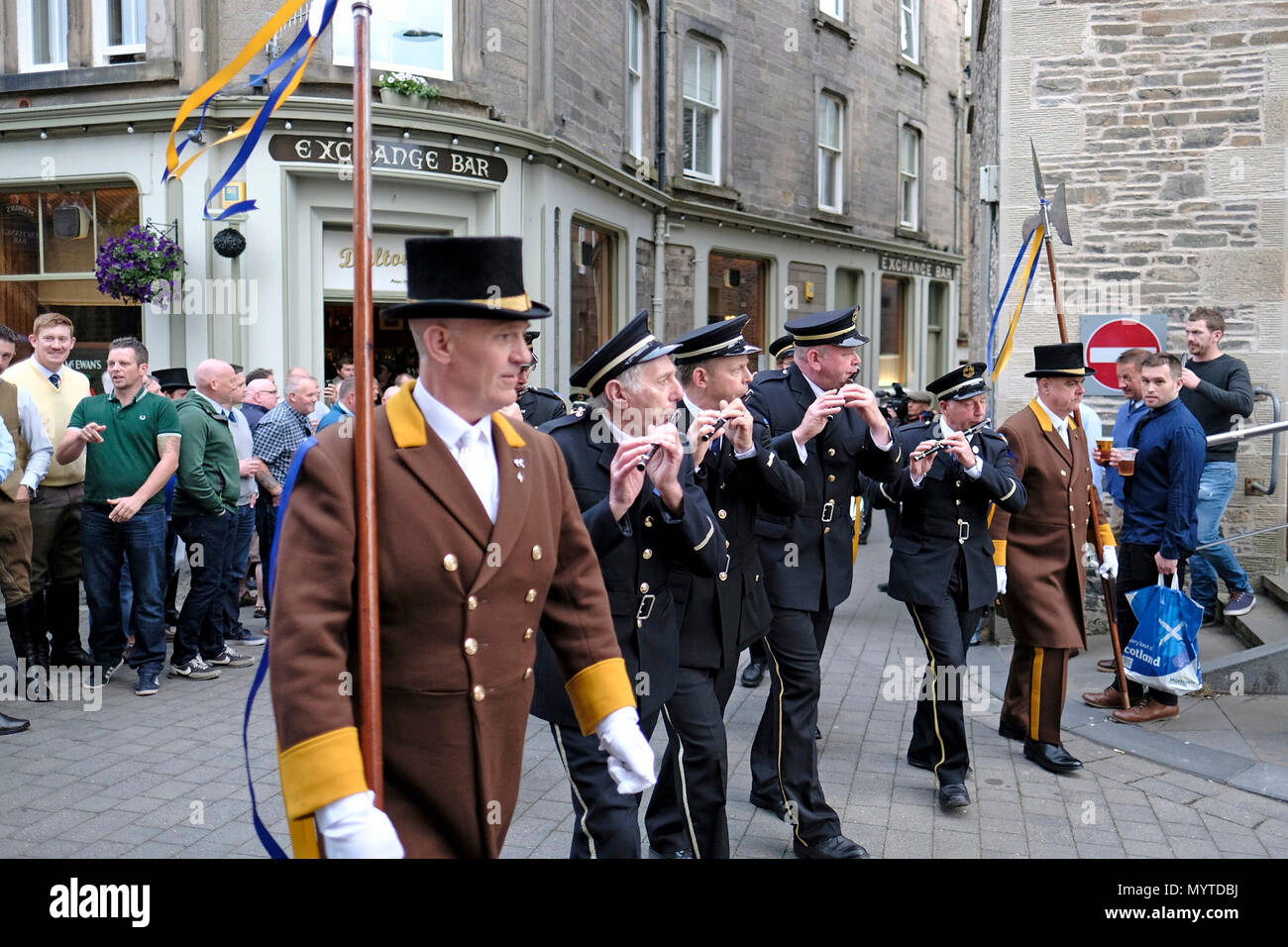 Hawick, UK. 8th Jun, 2018. The Fifes & Drums, parade thru the streets and alleys of Hawick
