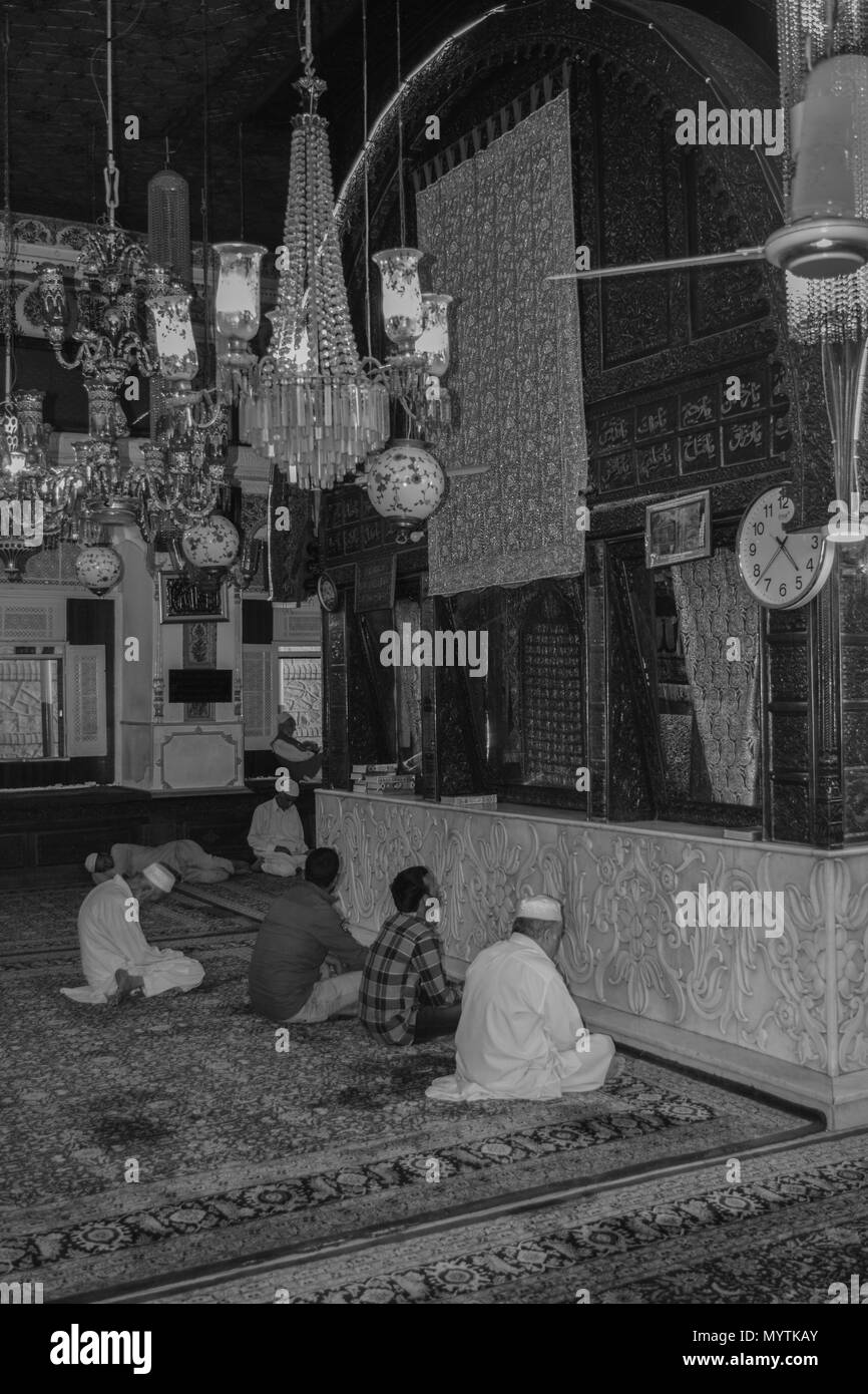 People through my lens in kashmir at sultan ul arifeen( makhdoom sahab) Stock Photo