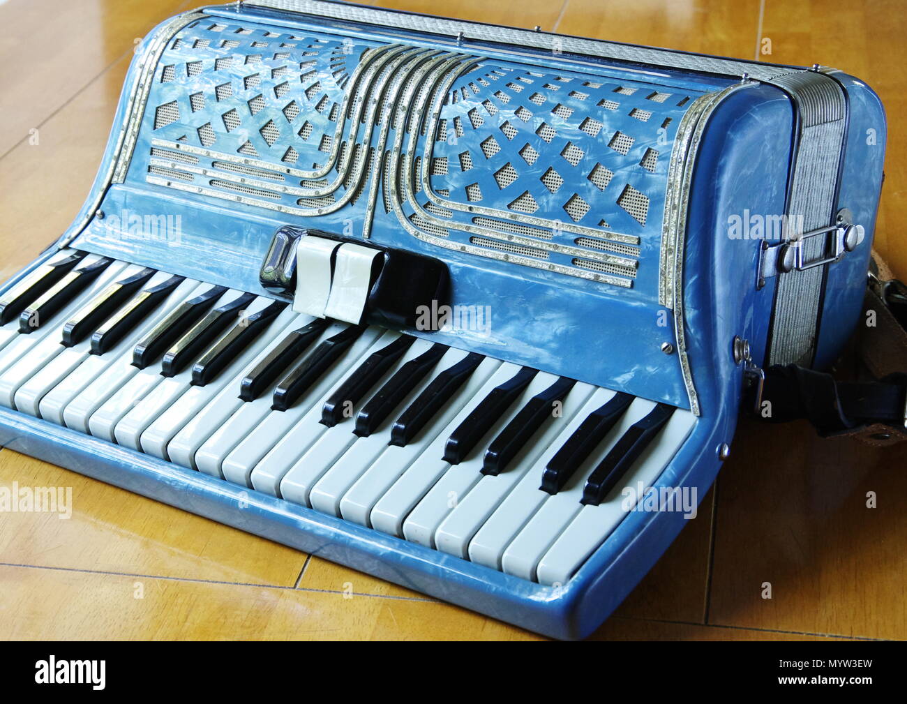 Squeeze piano instrument deals
