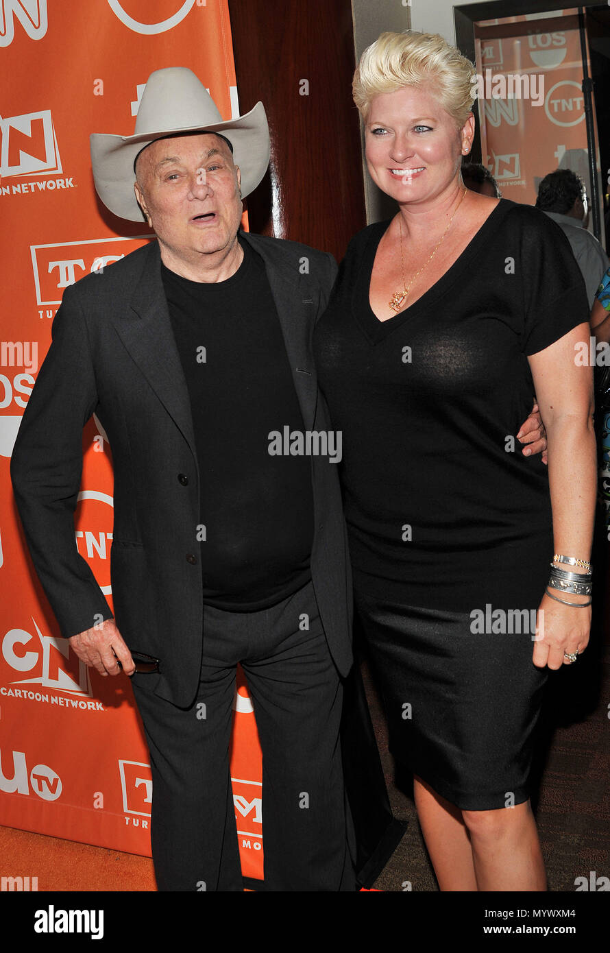 Tony Curtis and wife Jill Vandenberg Curtis  -  TNT tca summer 2008 at the Beverly Hilton in Los Angeles.  three quarters eye contact smile CurtisTony Jill Vandenberg Curtis 38  Event in Hollywood Life - California, Red Carpet Event, USA, Film Industry, Celebrities, Photography, Bestof, Arts Culture and Entertainment, Celebrities fashion, Best of, Hollywood Life, Event in Hollywood Life - California, Red Carpet and backstage, Music celebrities, Topix, Couple, family ( husband and wife ) and kids- Children, brothers and sisters inquiry tsuni@Gamma-USA.com, Credit Tsuni / USA, 2006 to 2009 Stock Photo