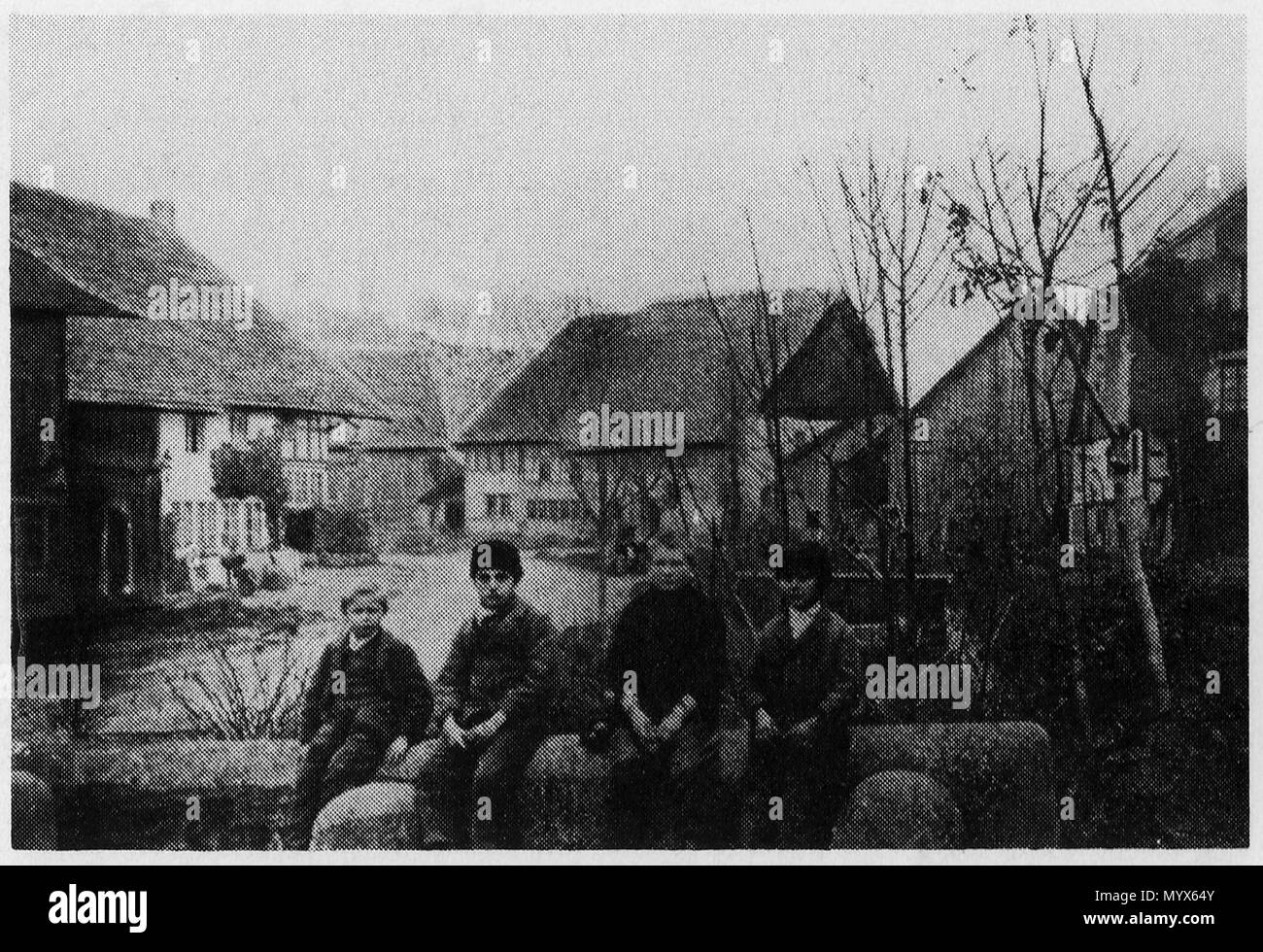 . Deutsch: Blick um 1888 von der Hůbbrücke über dem Altbach gen die Untere Mühle zů Baſſersdorf (abgebrannt am 22. Februar 1891); links Häußer an der Birchwylerſtraß (abgebrochen 2003).  . circa 1888. Unknown 3 UntMuehleBassersdorfI Stock Photo