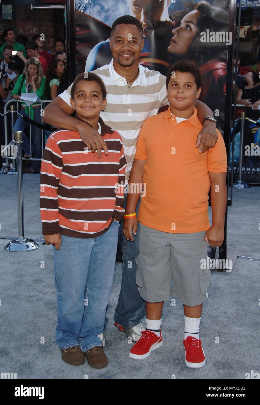 Cuba Gooding Jr and kids arriving at the SUPERMAN RETURNS Premiere at the  Westwood Village Theatre in Los Angeles. June 21, 2006.GoodingJrCuba  kids013 Event in Hollywood Life - California, Red Carpet Event,