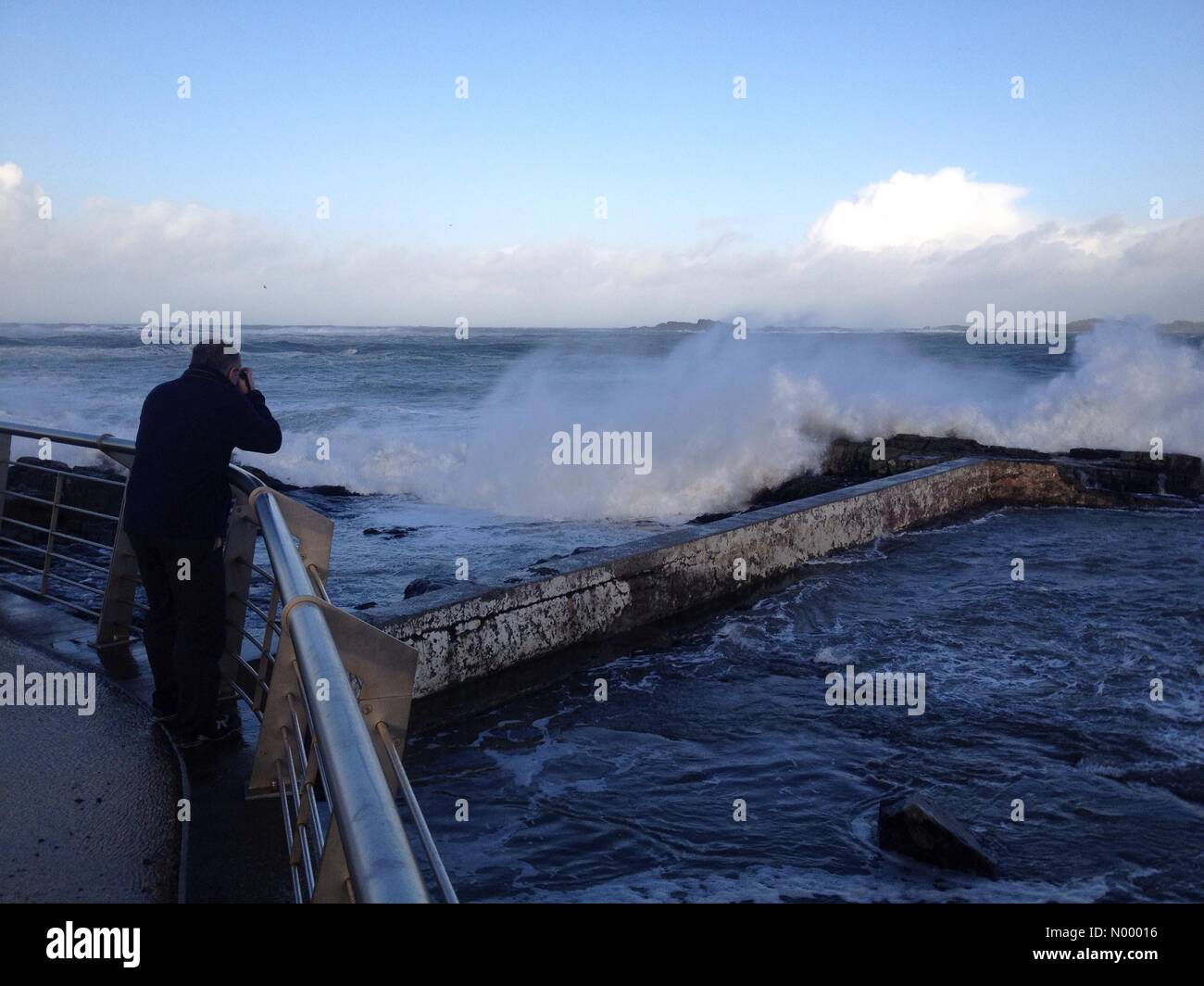 Portrush, Coleraine, UK. 10th Dec, 2014. Photographer captures waves in