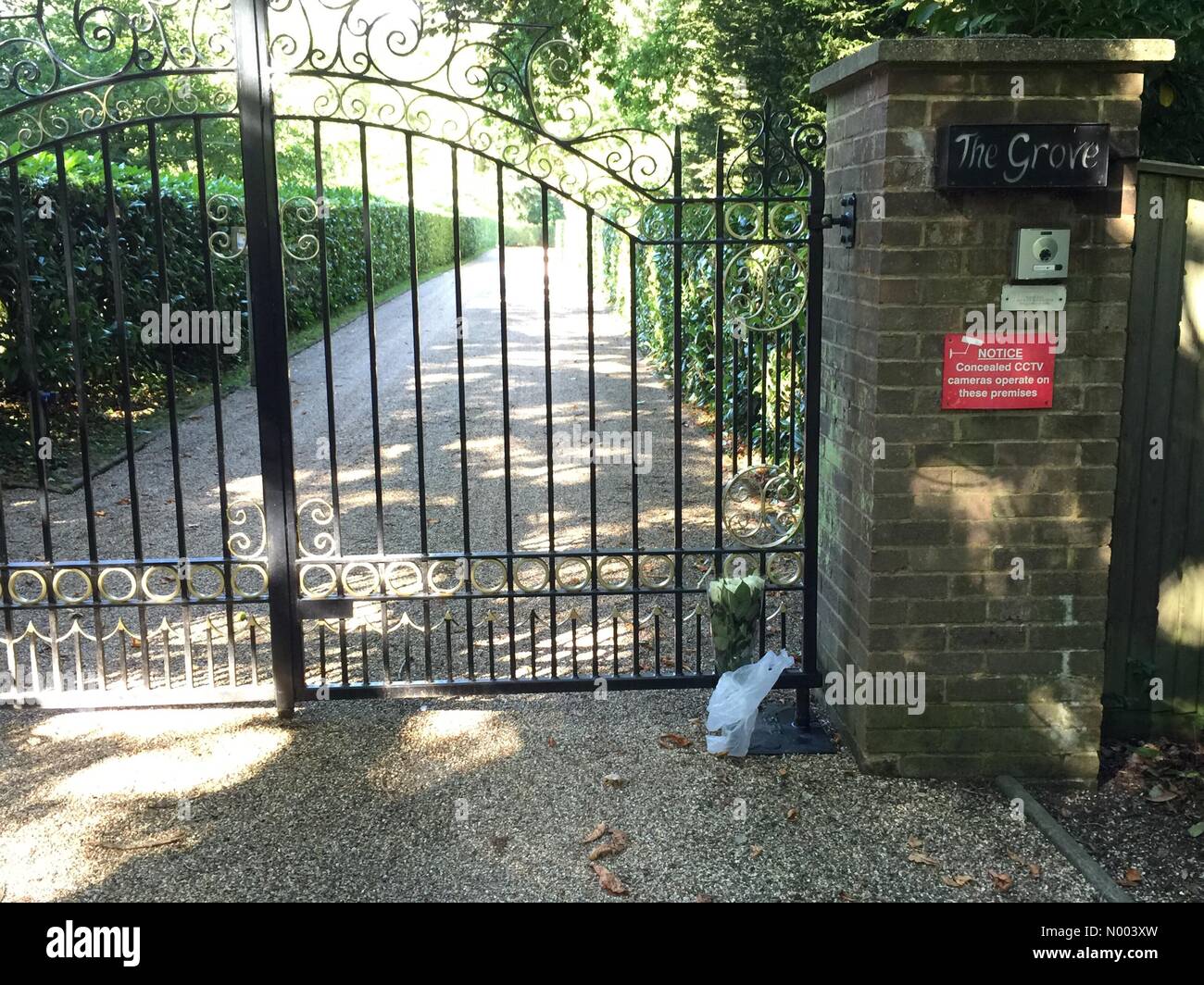 Denham, Uxbridge, Buckinghamshire, UK. 2nd Aug, 2015. Well Wishers have started to lay floral tributes to Cilla Black at her home in Denham. Credit:  Stephen French/StockimoNews/Alamy Live News Stock Photo
