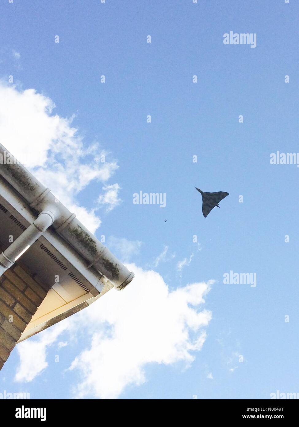 Mill Rd, Abingdon, Oxfordshire, UK. 12th Sep, 2015. Vulcan bomber flying overhead. Credit:  colin allsworth/StockimoNews/Alamy Live News Stock Photo