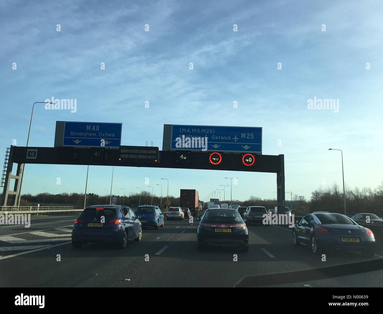 Denham, Uxbridge, Buckinghamshire, UK. 16th Feb, 2016. Traffic jam M25. Accident. Lane closure. Junction 16. Credit:  Josie Elias/StockimoNews/Alamy Live News Stock Photo
