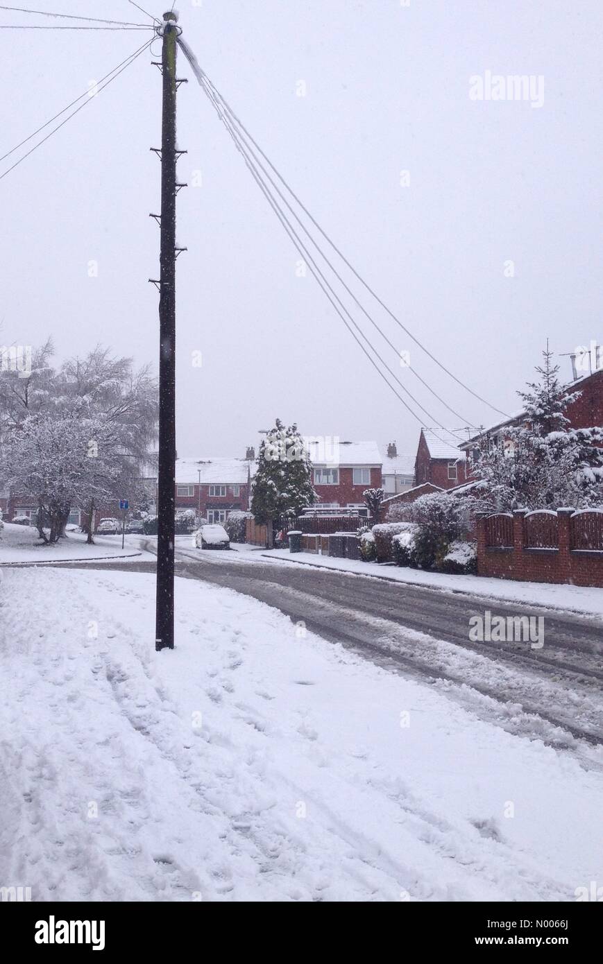 UK weather- two inch of snow fall overnight in Morley near Leeds. Taken on the 4 th March 2016. Stock Photo
