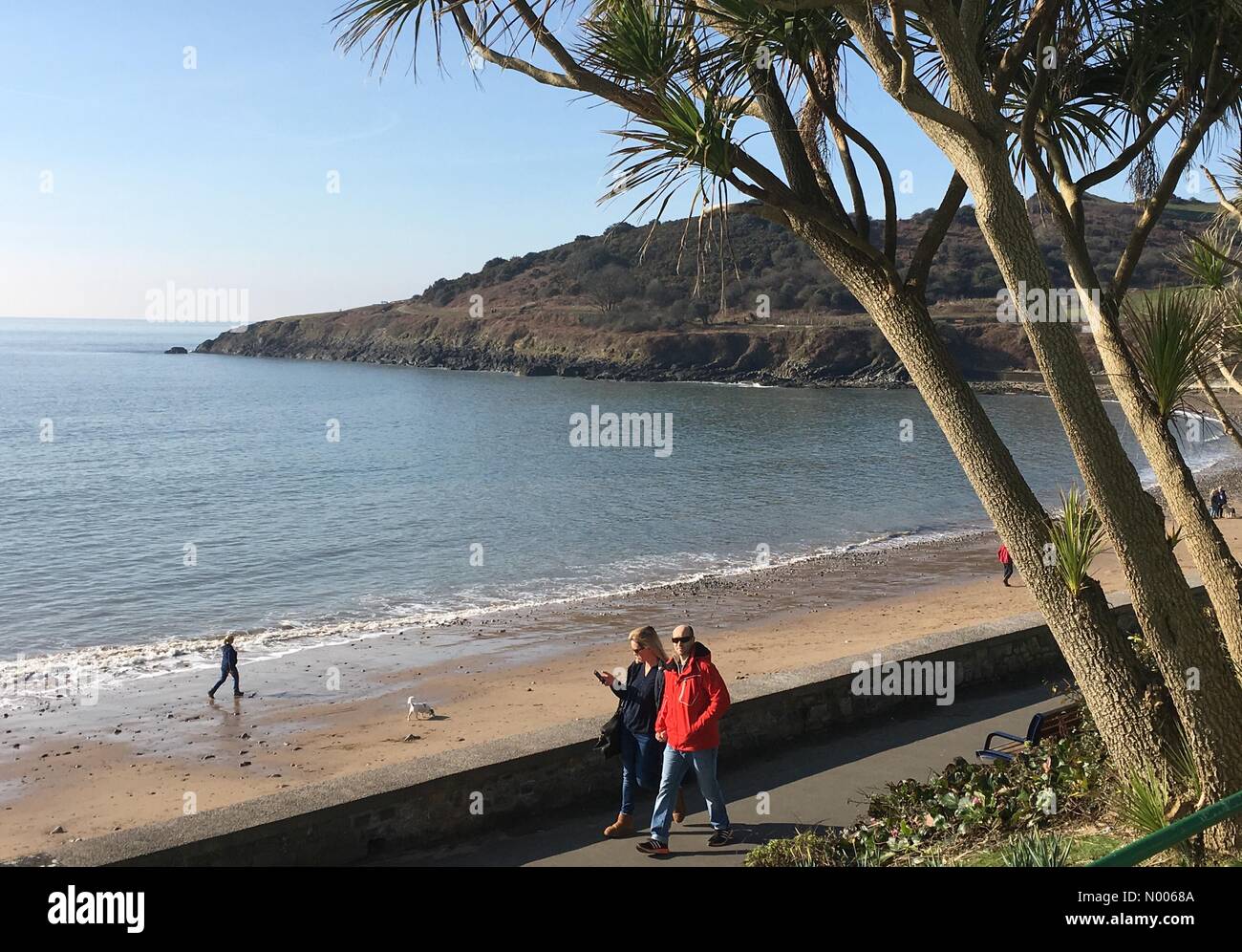Langland Bay Rd, Newton, Swansea, Swansea, UK. 11th Mar, 2016. Walkers