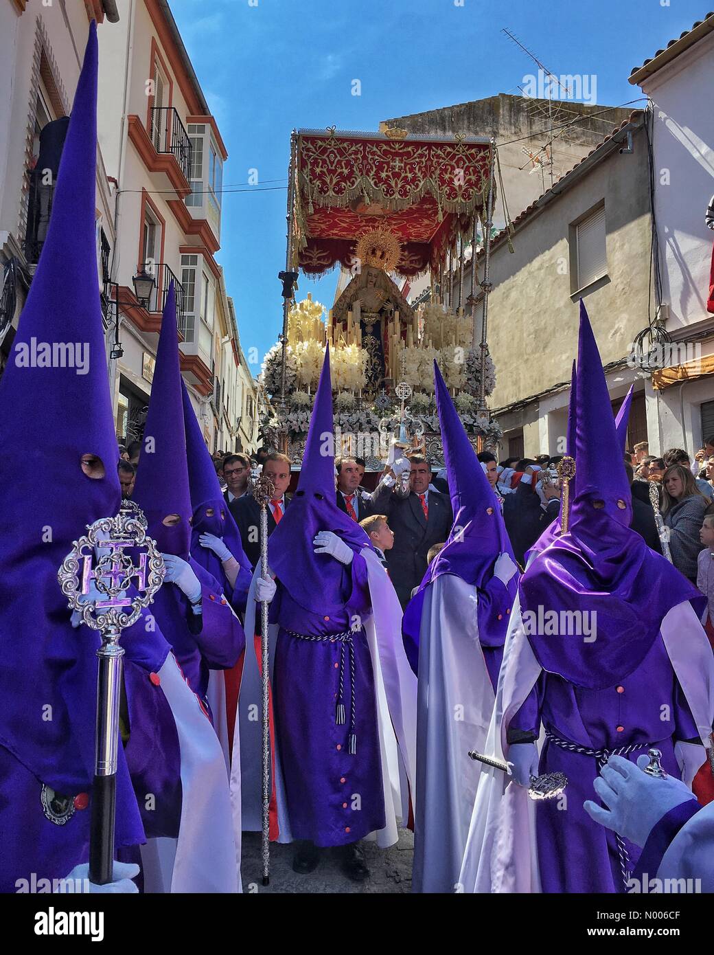 incienso, procesiones de semana santa en las calles de Cádiz manigueta del  nazareno del amor Stock Photo