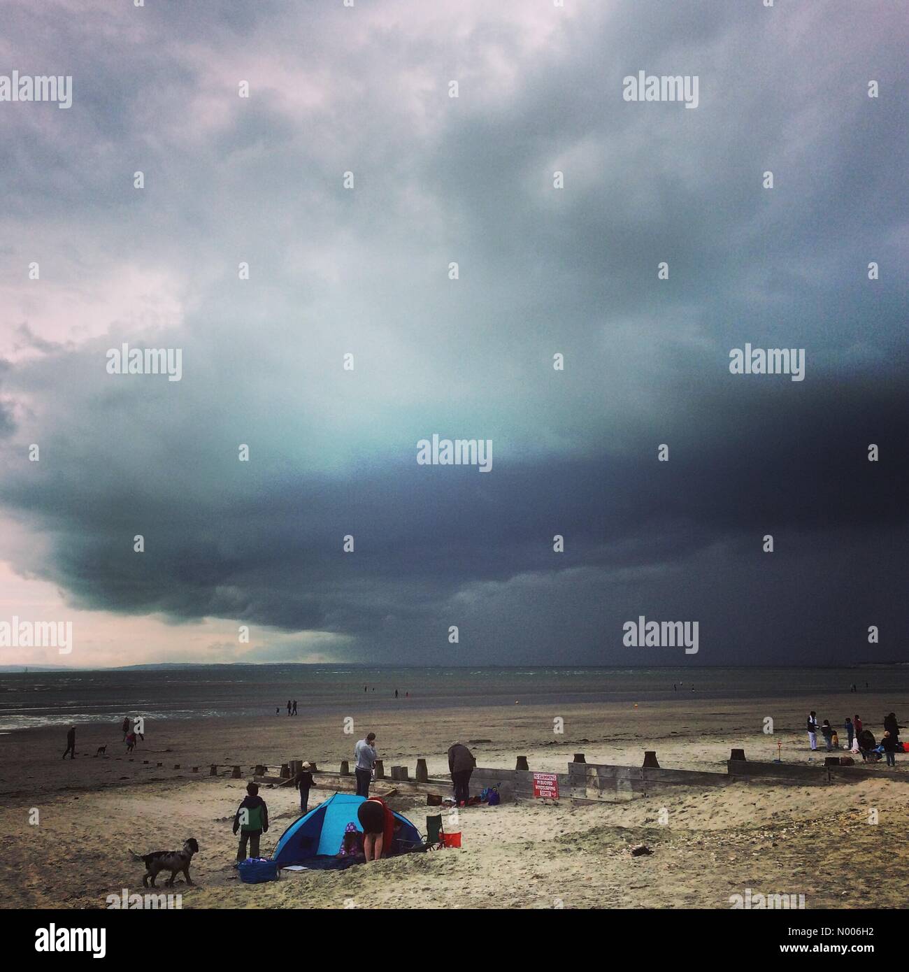 W Strand, West Wittering, Chichester, West Sussex, UK. 05th Apr, 2016. UK Weather 5th April 2016: approaching rain clouds causing a mass exodus from West Wittering beach in West Sussex. Credit:  jamesjagger/StockimoNews/Alamy Live News Stock Photo